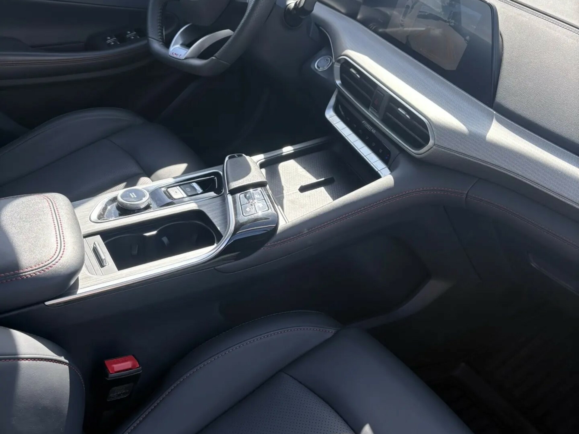 Фото Changan UNI-T Техно 1.5T/167 7RT Передний привод