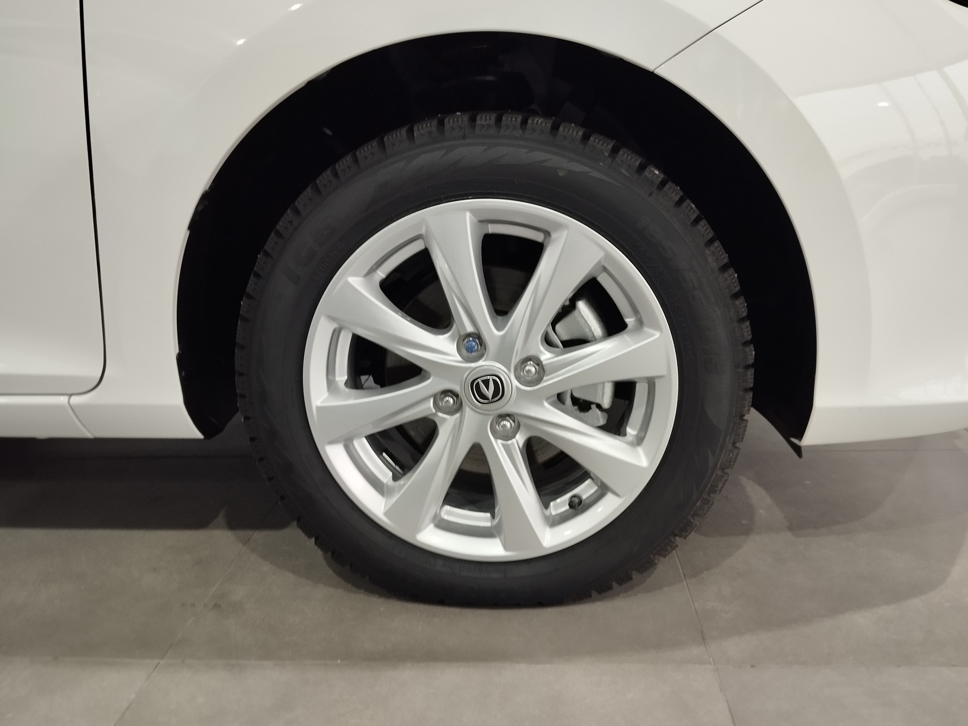 Фото Changan Alsvin DLX 1.5L/98 5RT 4D