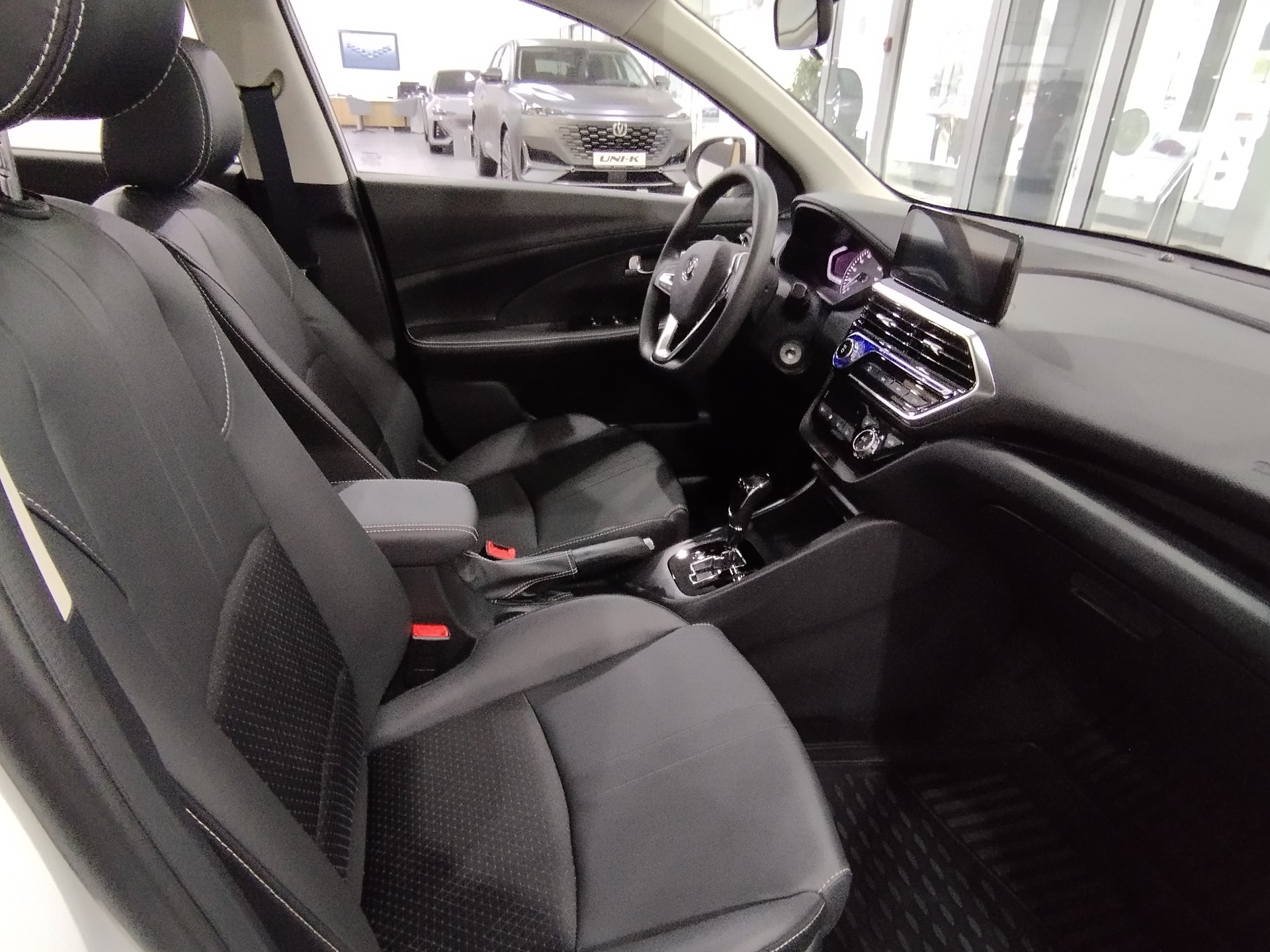 Фото Changan Alsvin DLX 1.5L/98 5RT 4D