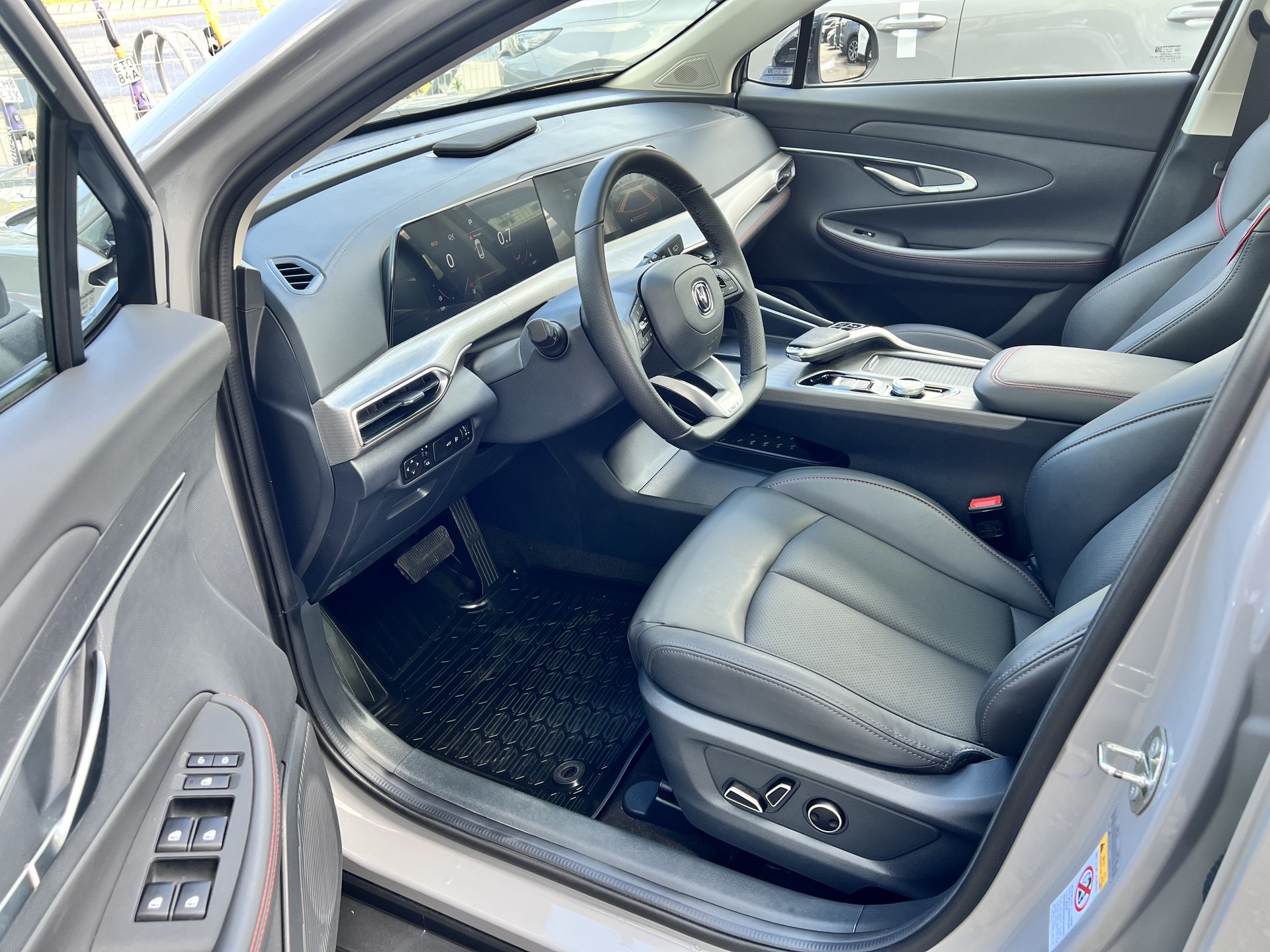 Фото Changan UNI-T Техно 1.5T/167 7RT Передний привод