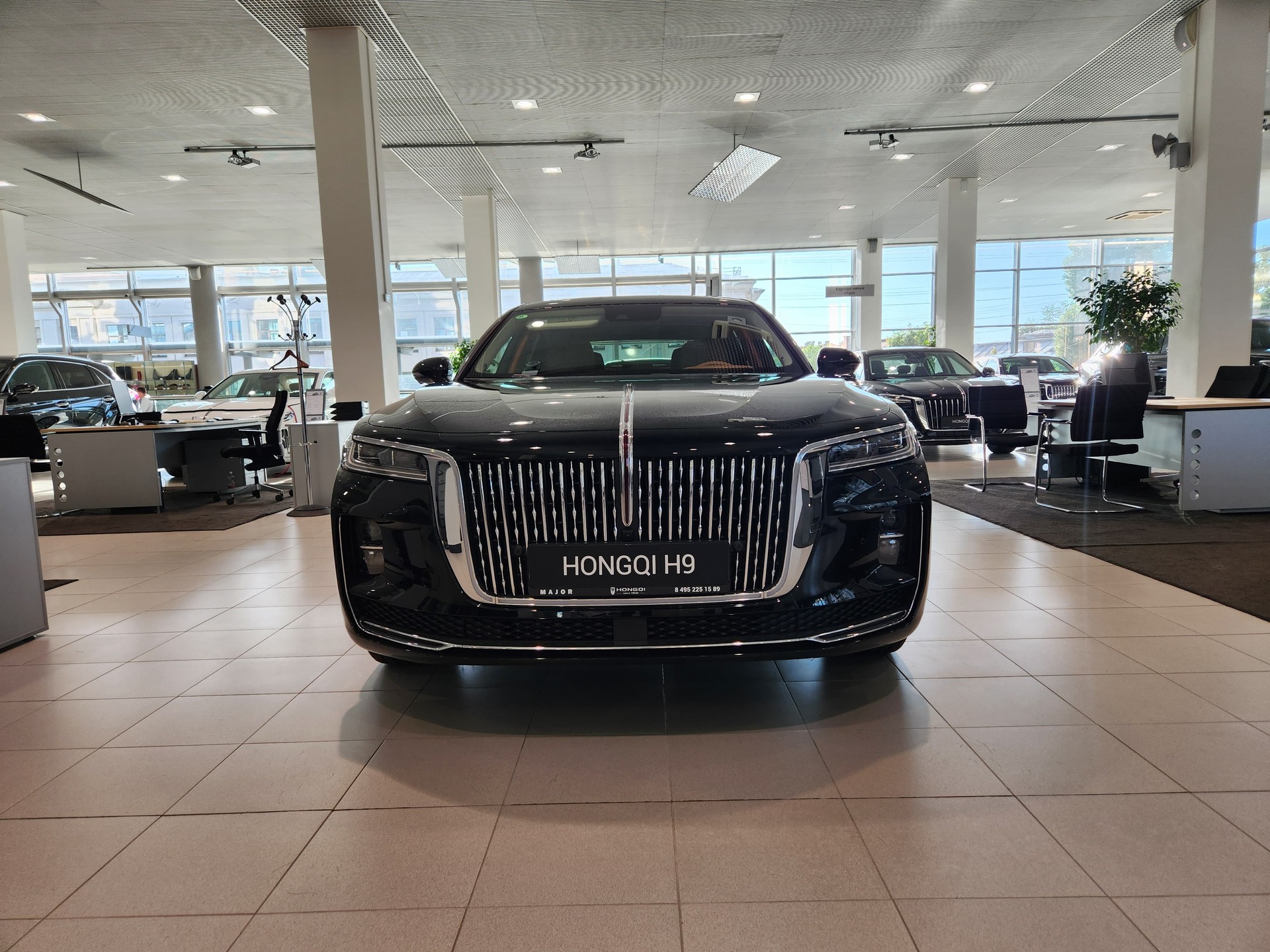 Фото Hongqi H9 Deluxe Single Color 2.0T/245 7RT RWD