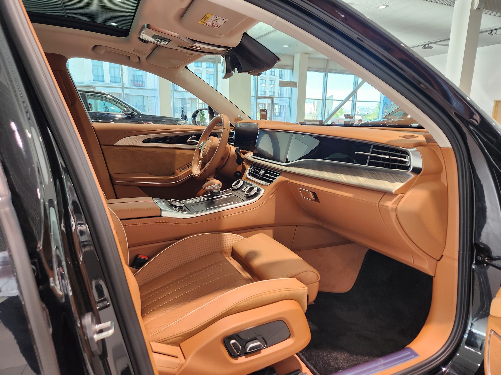 Фото Hongqi H9 Deluxe Single Color 2.0T/245 7RT RWD