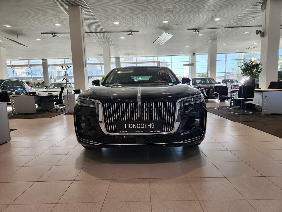 Hongqi H9 Deluxe Single Color 2.0T/245 7RT RWD