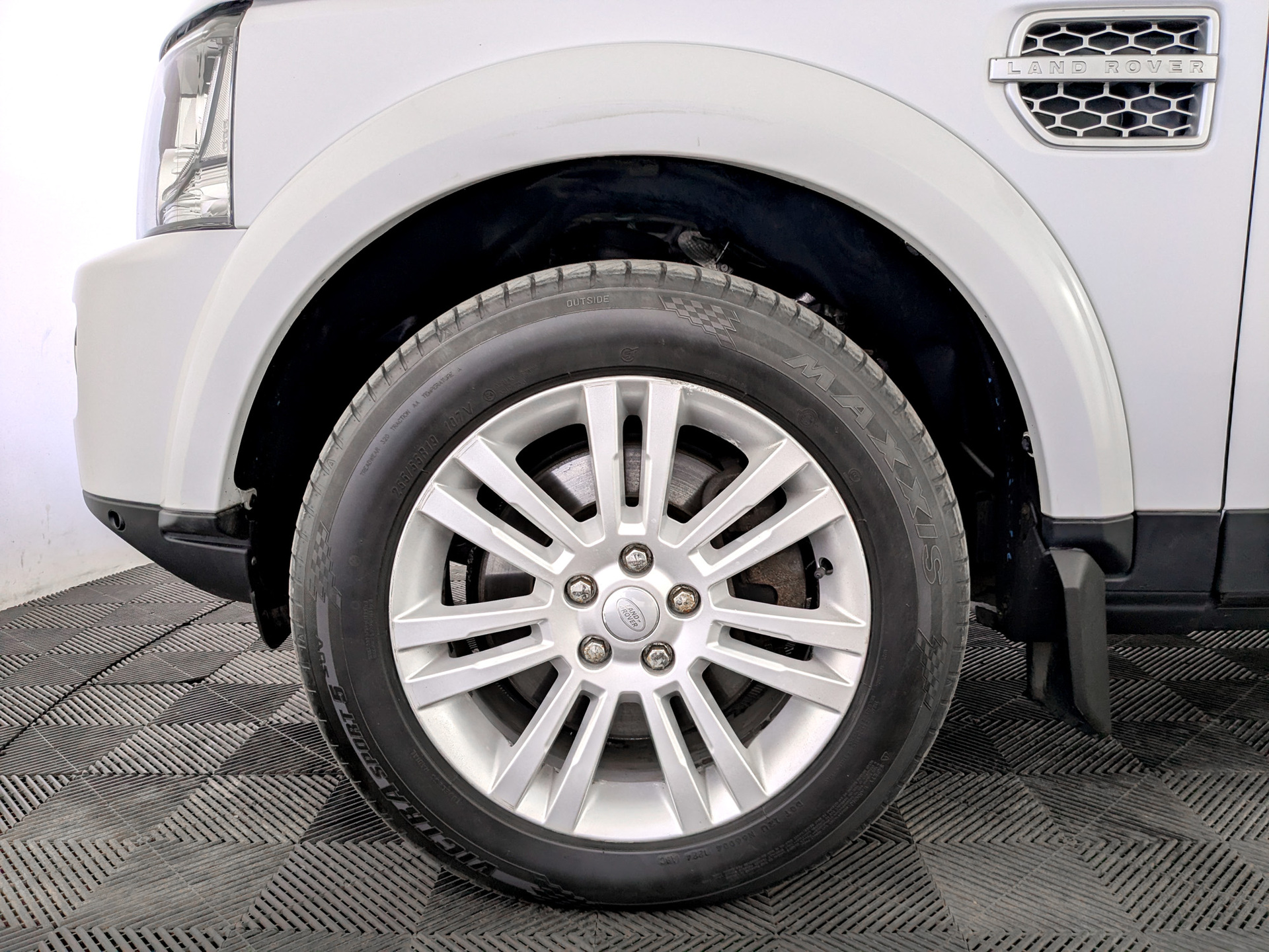 LAND ROVER Discovery 3.00 (211 л.с), автомат, 2015, пробег 154 787 км