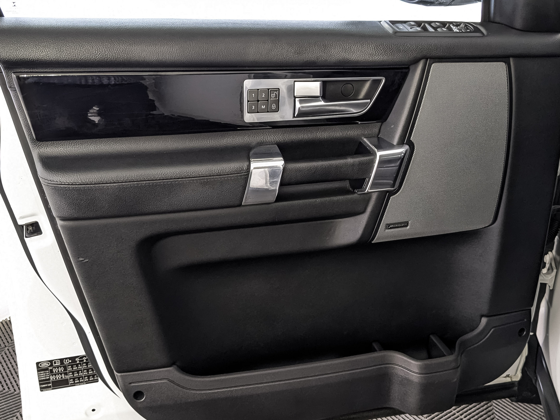 LAND ROVER Discovery 3.00 (211 л.с), автомат, 2015, пробег 154 787 км