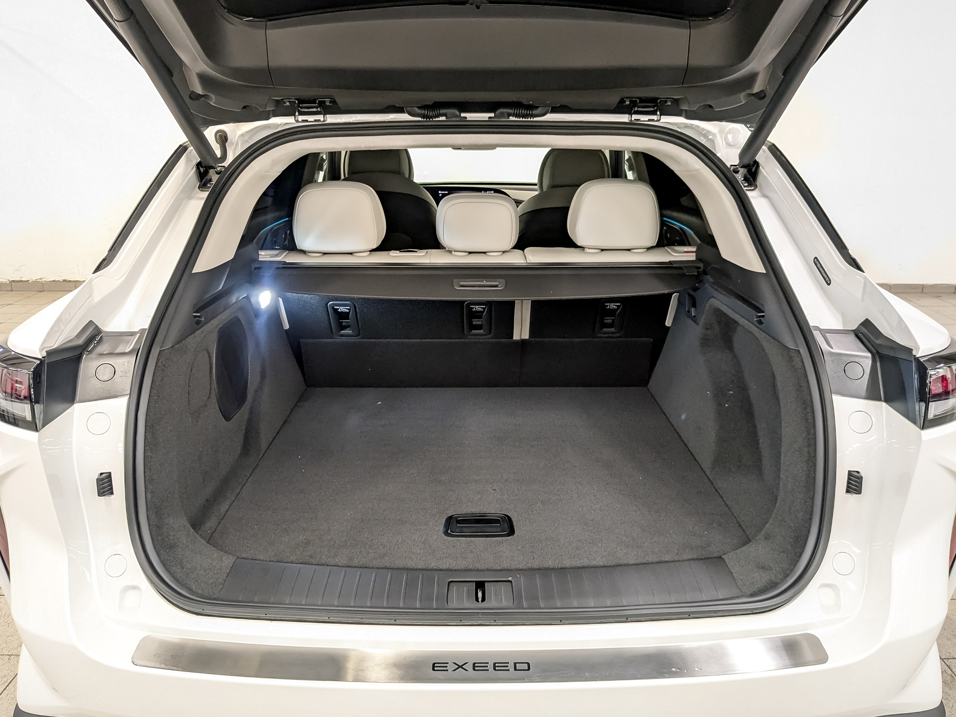 Фото Exeed RX Flagship 2.0T/249 8AT 4WD