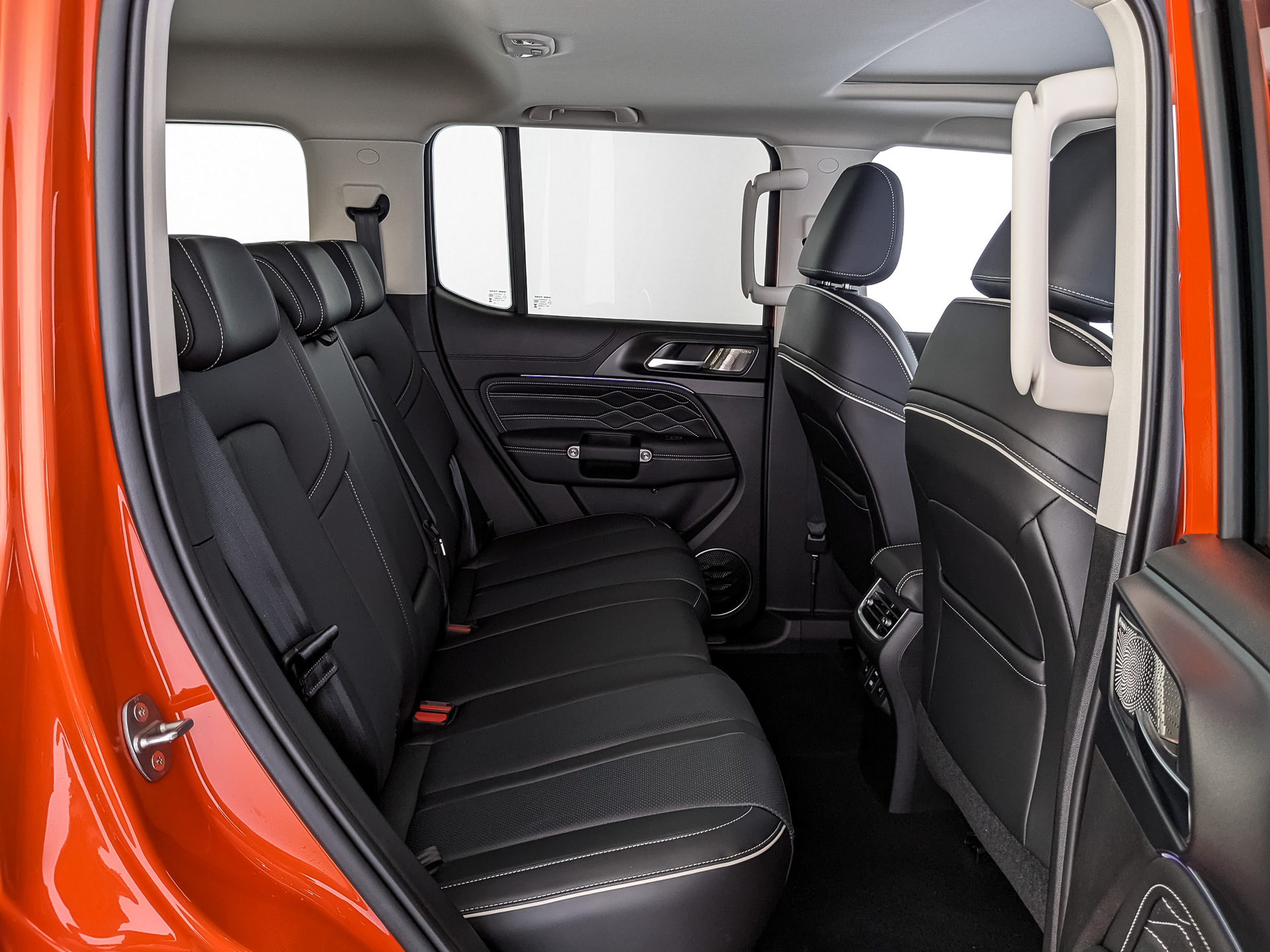 Фото Tank 300 Сити Премиум (City Premium) 2.0T/220 8AT 4WD