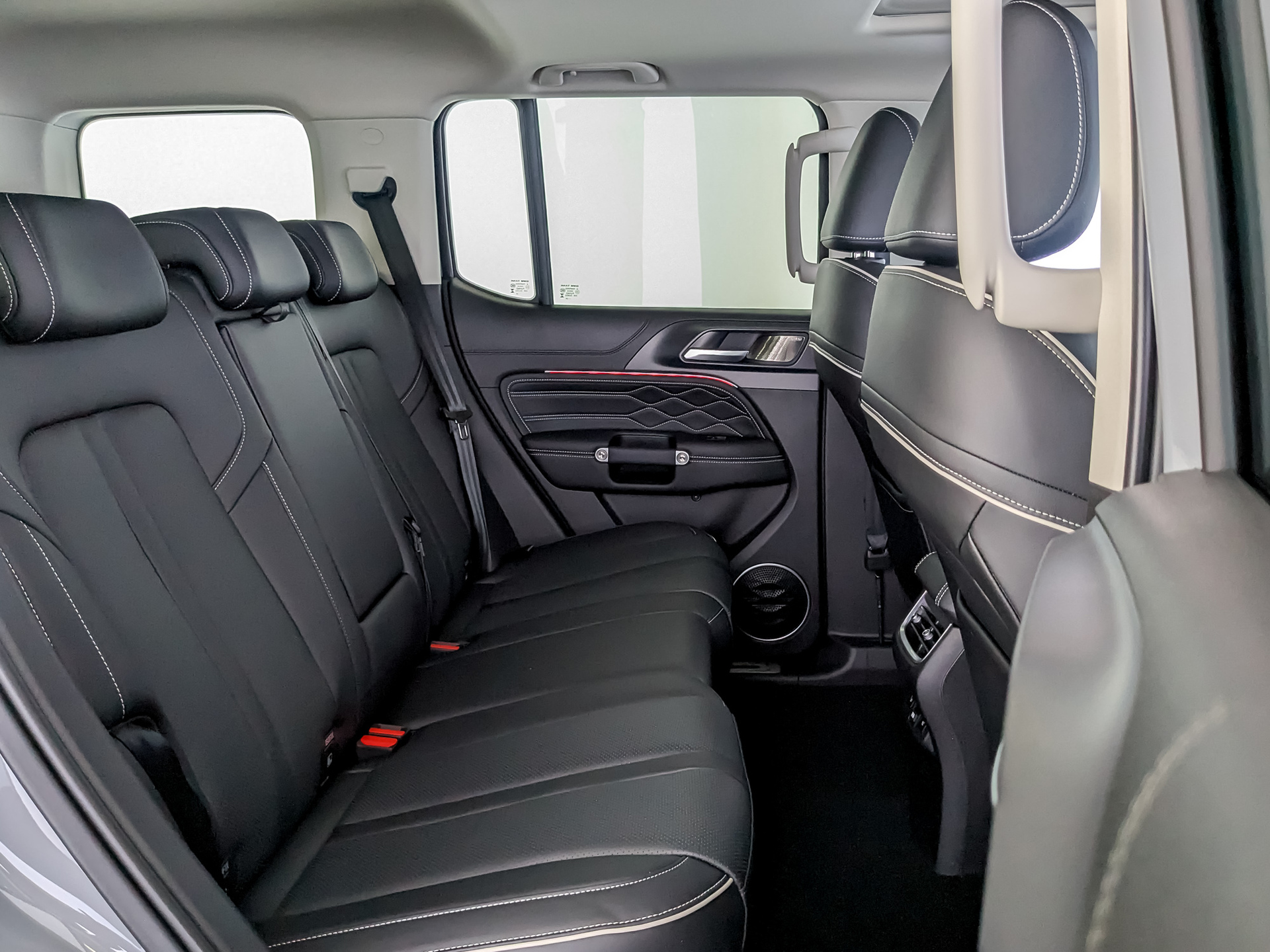 Фото Tank 300 Сити Премиум (City Premium) 2.0T/220 8AT 4WD