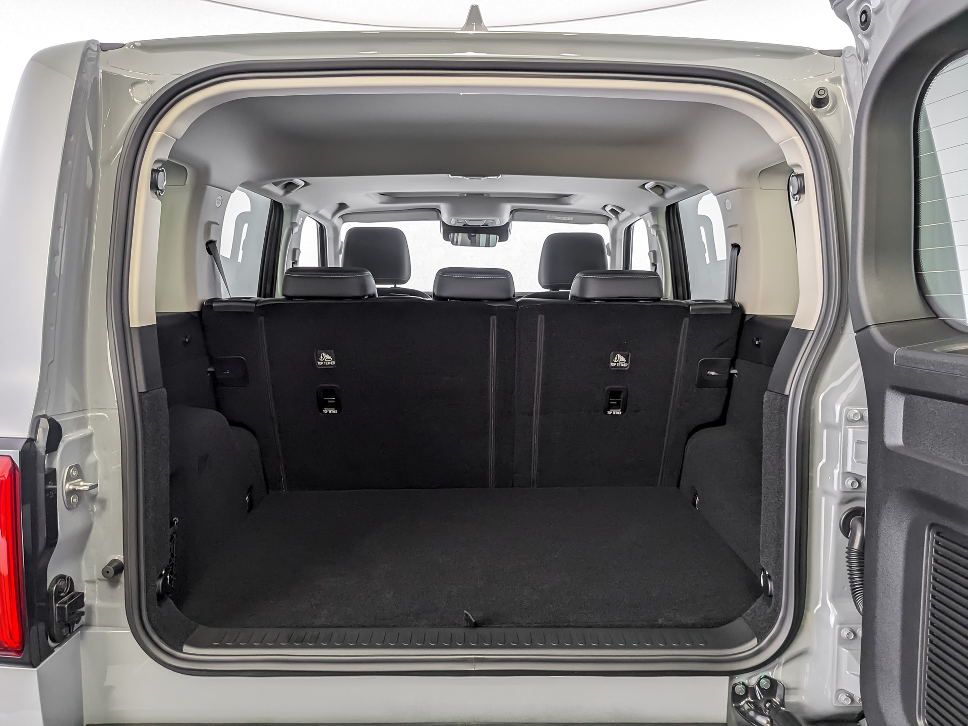Фото Tank 300 Сити Премиум (City Premium) 2.0T/220 8AT 4WD