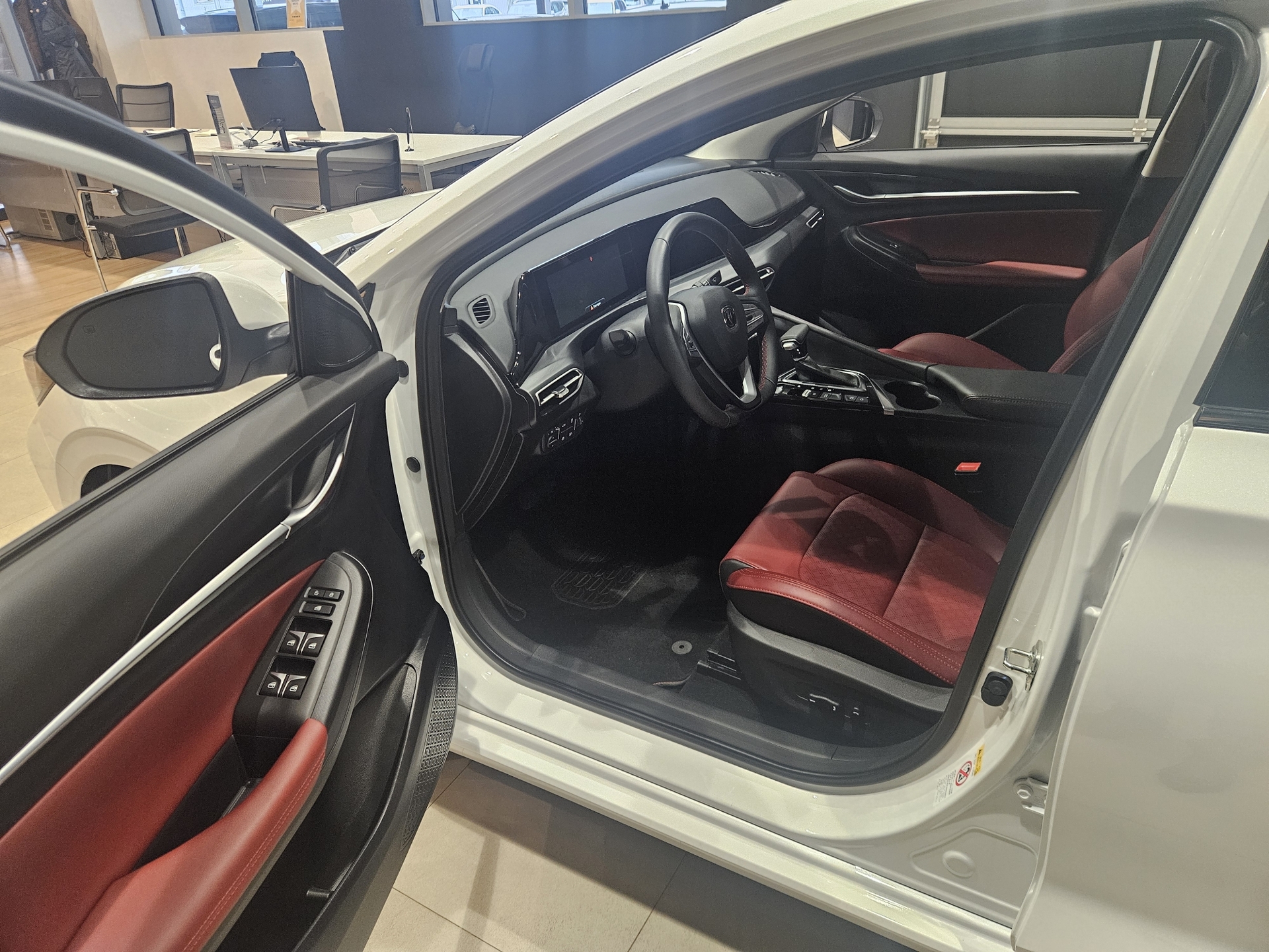 Фото Changan Eado Plus DLX 1.4T/150 7RT 4D