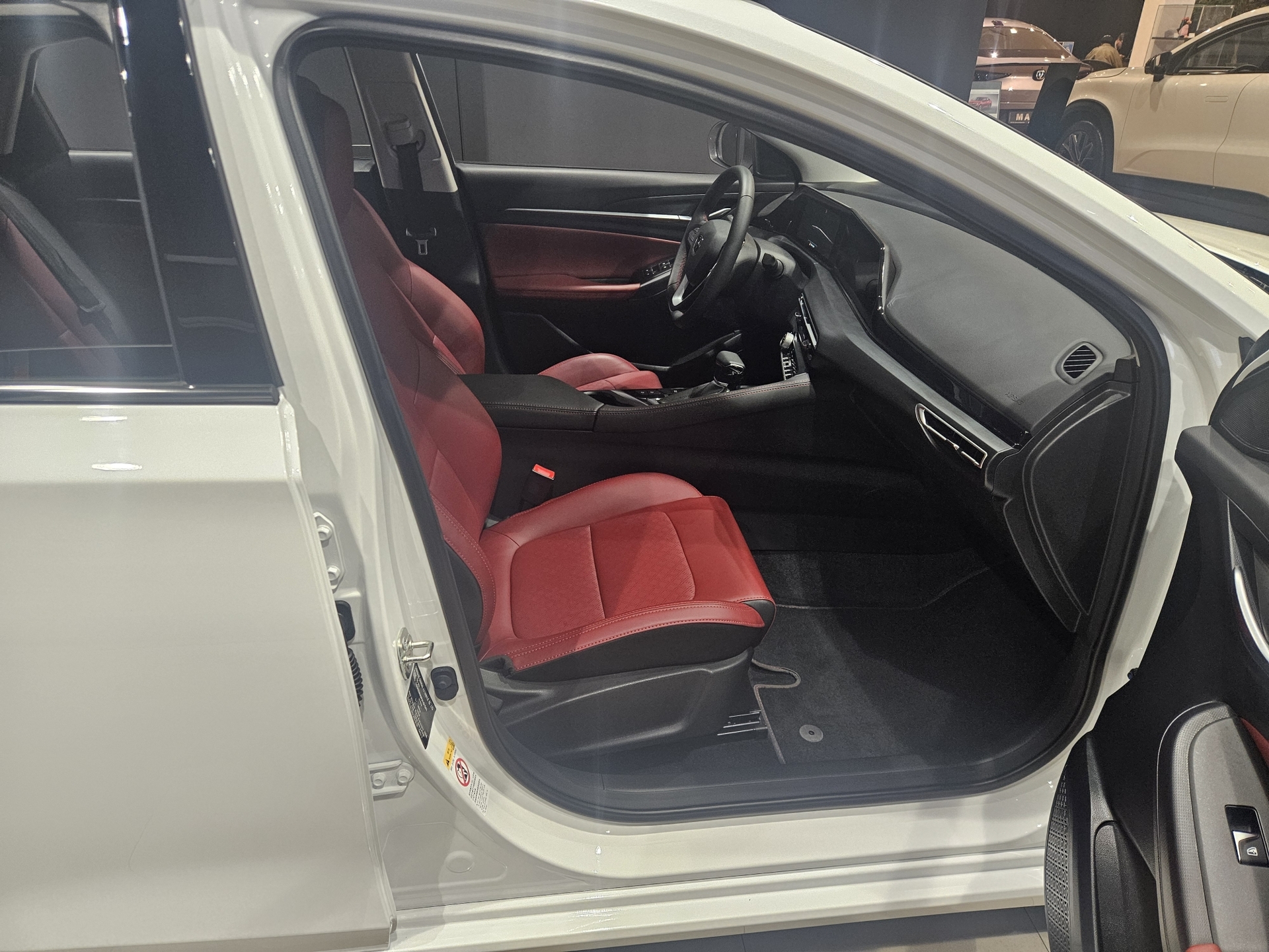 Фото Changan Eado Plus DLX 1.4T/150 7RT 4D