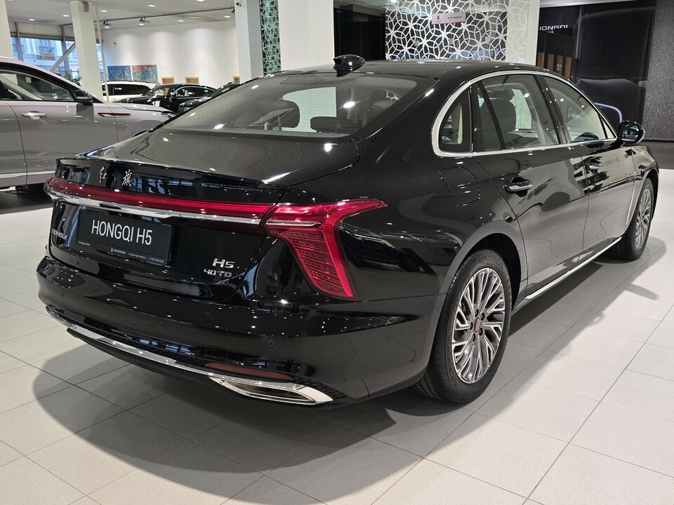 Hongqi H5 Deluxe 2.0T/218 8AT 4D