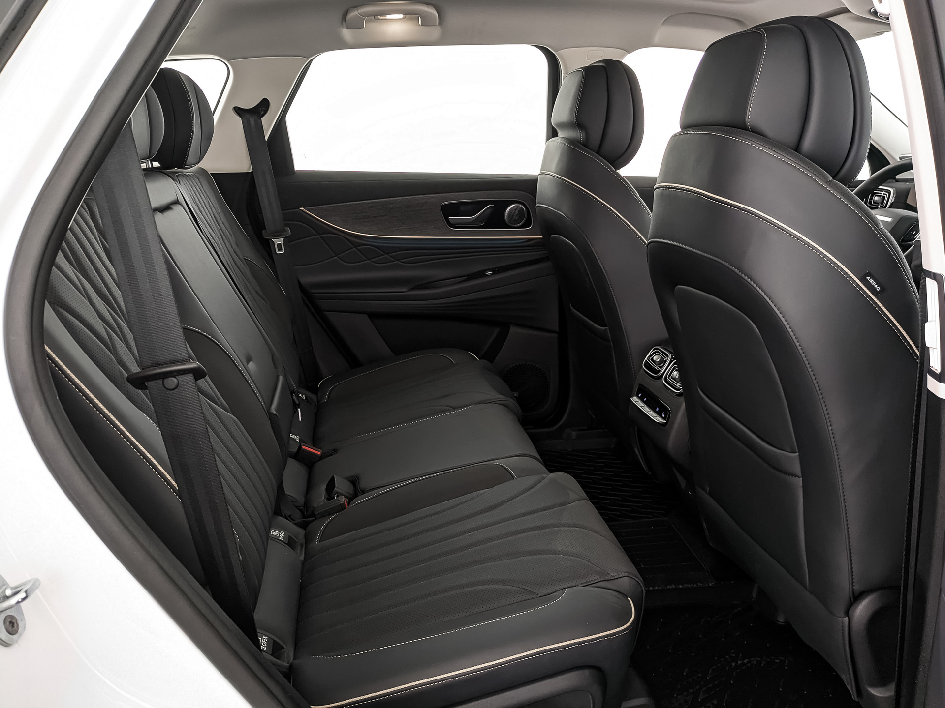 Фото JAECOO J8 Комфорт 2.0T/249 7RT 4WD