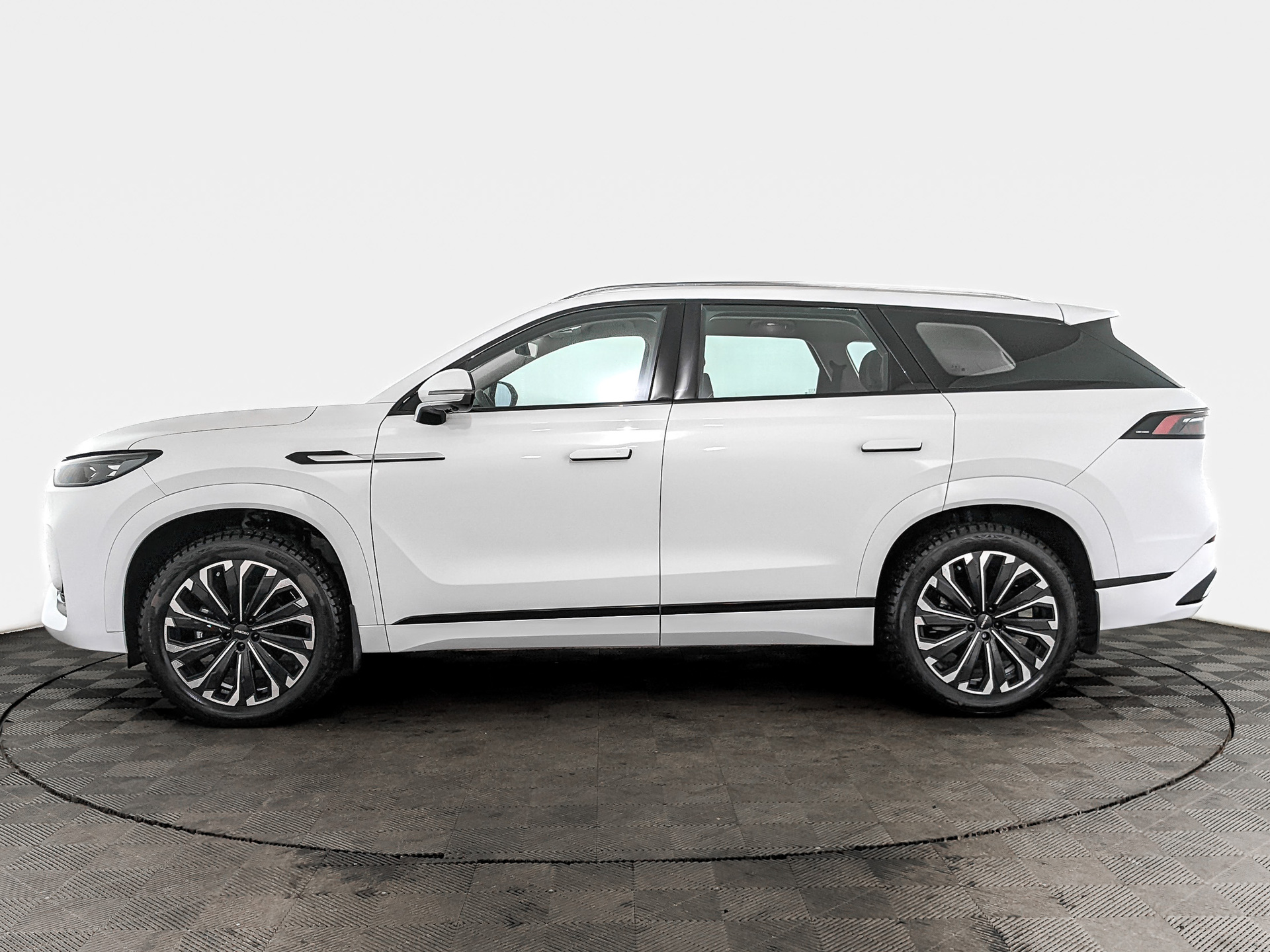 Фото JAECOO J8 Комфорт 2.0T/249 7RT 4WD