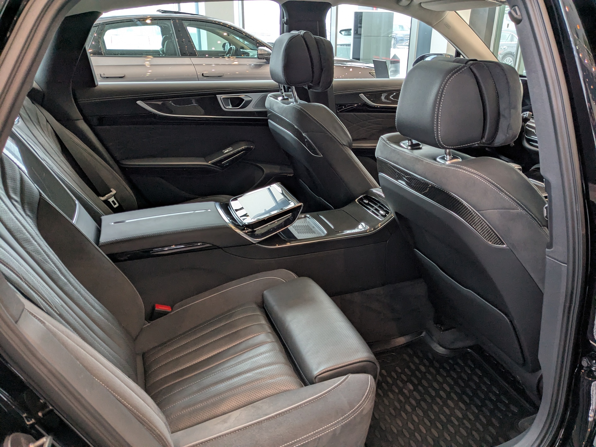Фото Hongqi H9 FL Executive 3.0T/326 8AT 4WD