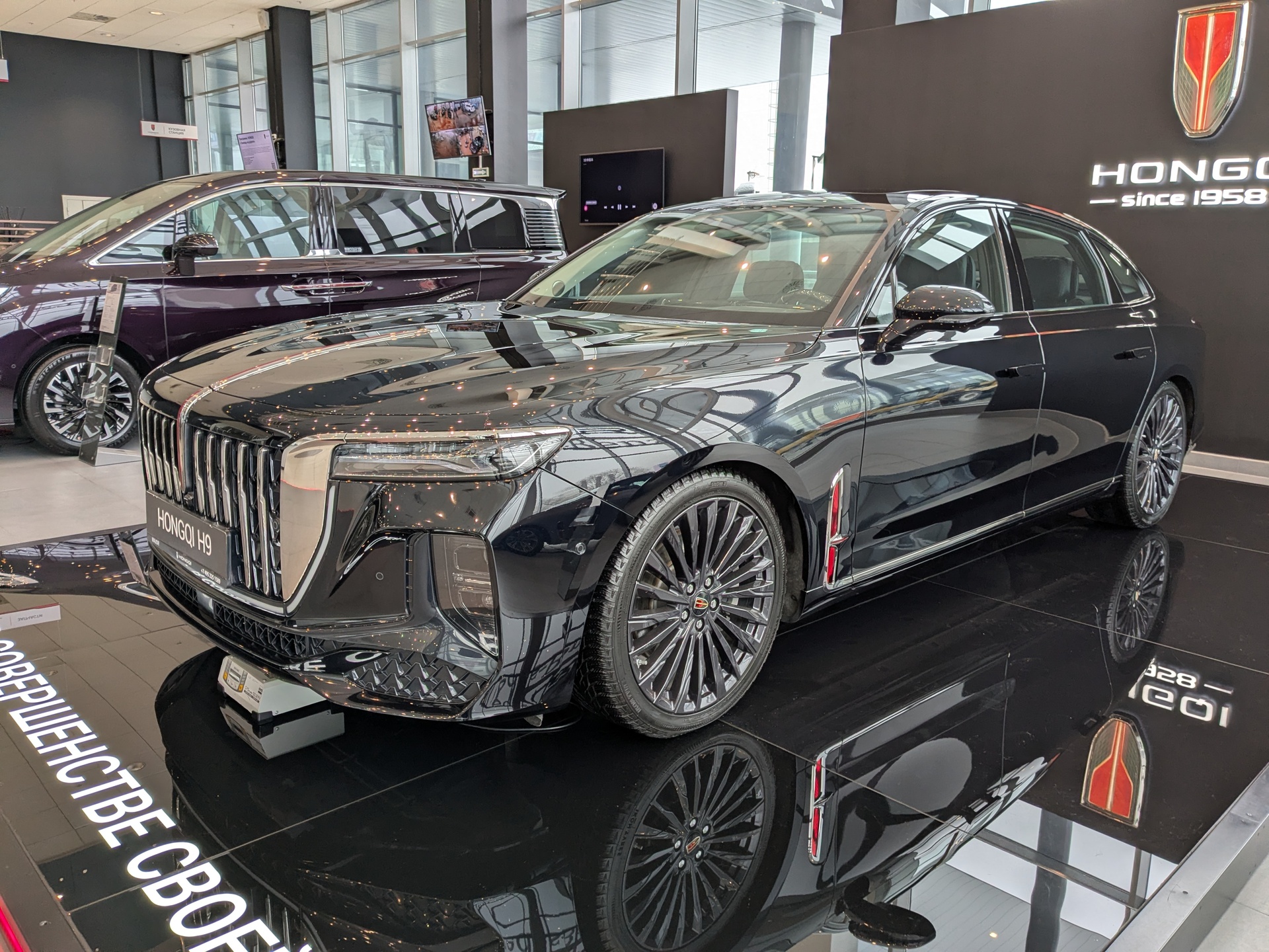 Фото Hongqi H9 FL Executive 3.0T/326 8AT 4WD