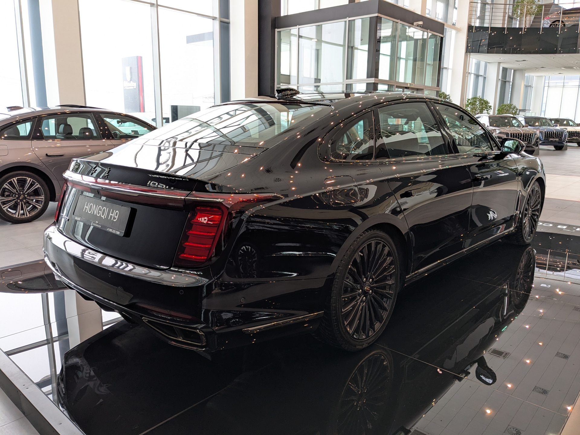 Фото Hongqi H9 FL Executive 3.0T/326 8AT 4WD