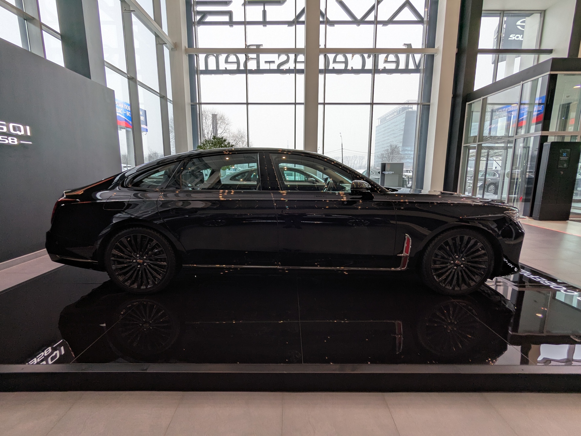 Фото Hongqi H9 FL Executive 3.0T/326 8AT 4WD