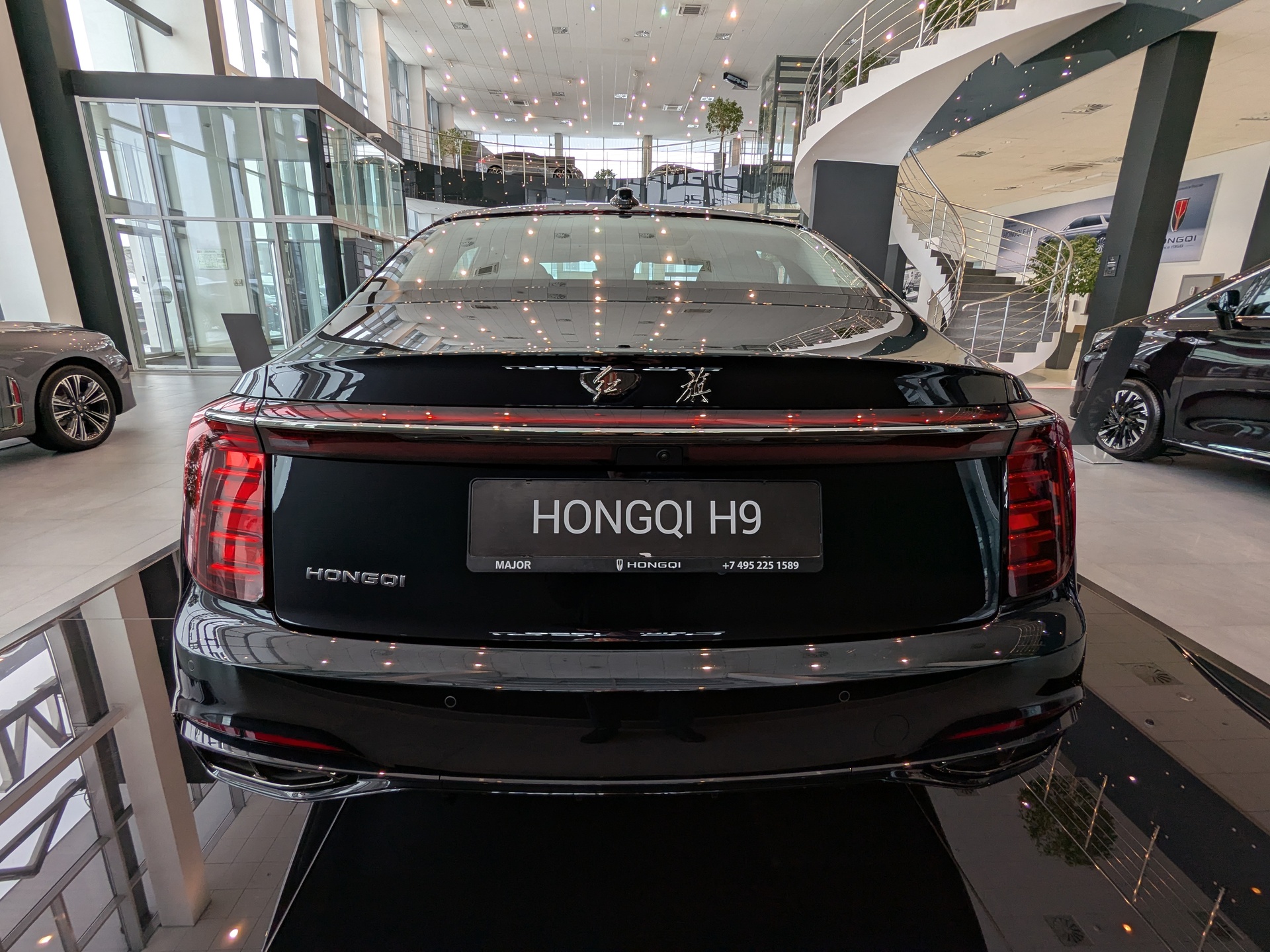 Фото Hongqi H9 FL Executive 3.0T/326 8AT 4WD
