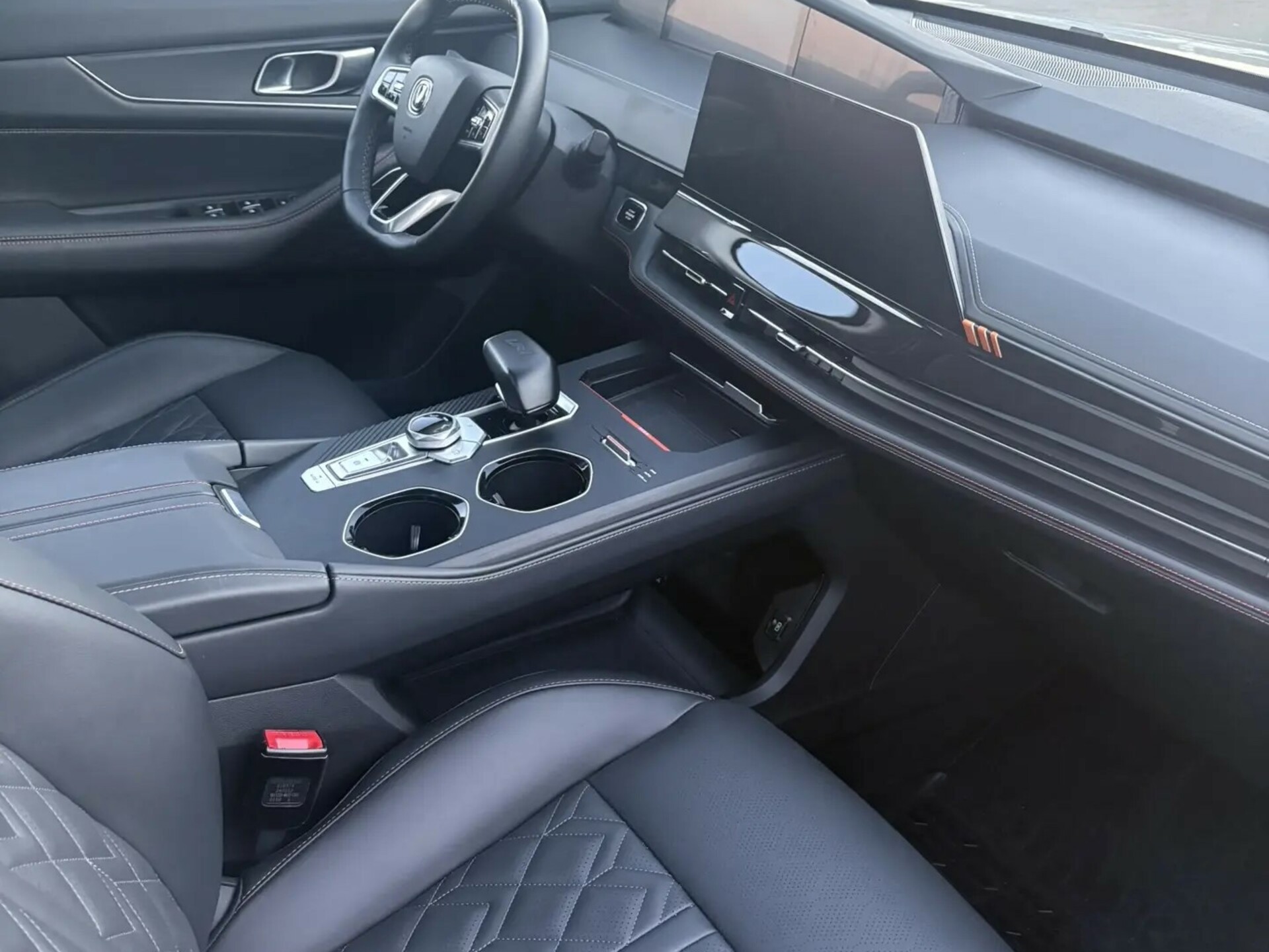 Фото Changan UNI-K Техно 2.0T/226 8AT Полный привод