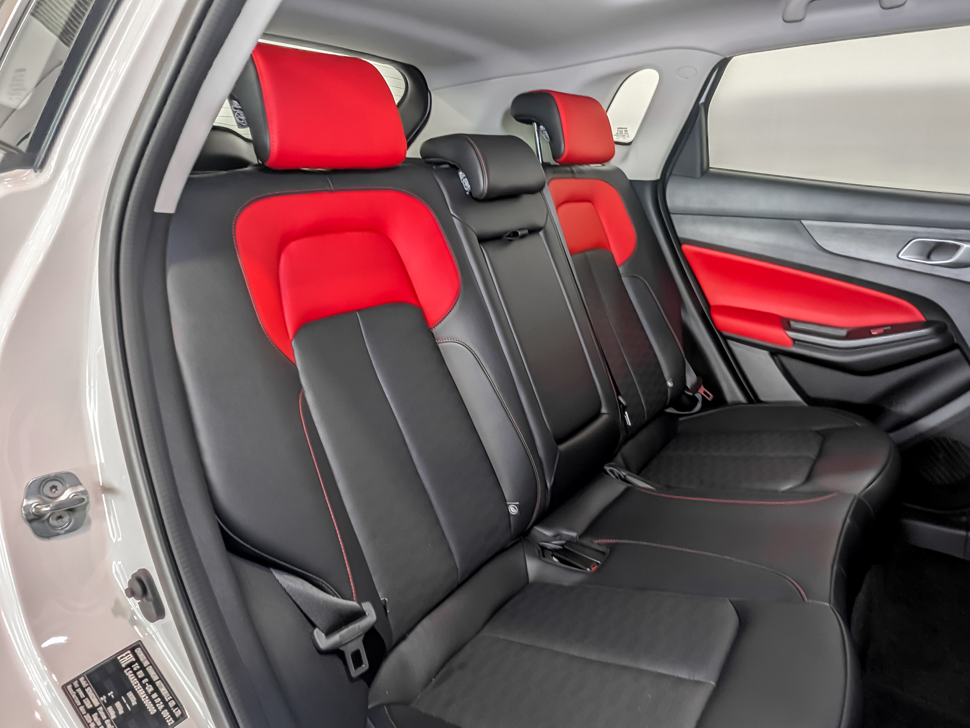 Фото Changan UNI-S Техно 1.5T/181 7RT Передний привод