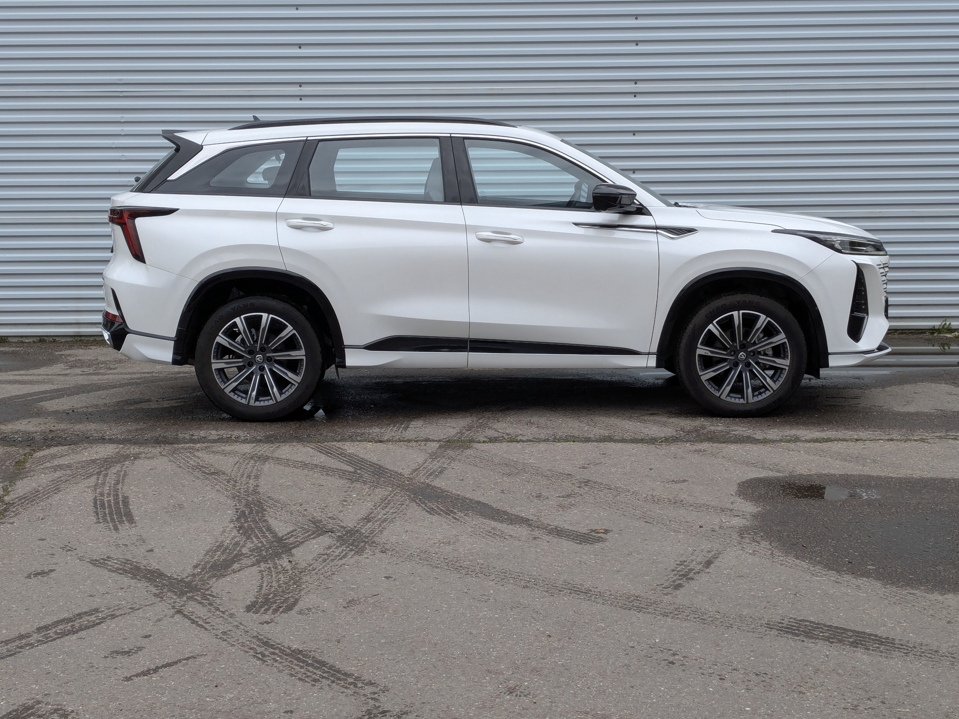 Фото Changan CS75 Plus III Техно 2.0T/233 8AT Передний привод
