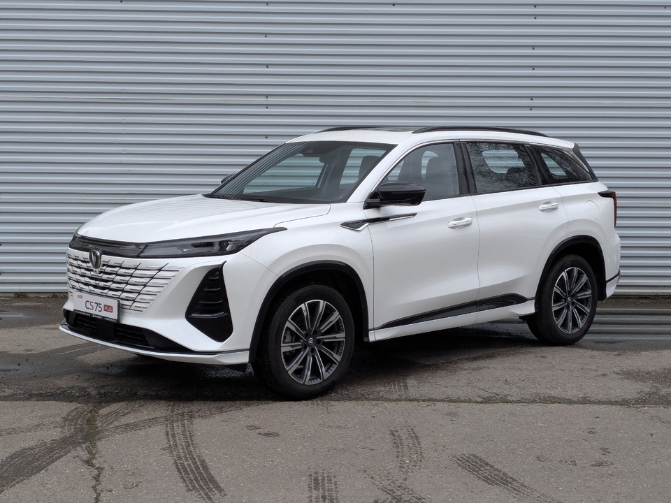 Changan CS75 Plus III Техно 2.0T/233 8AT Передний привод