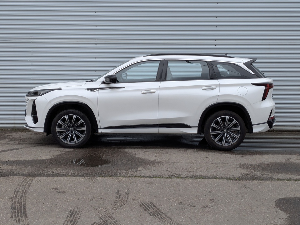 Changan CS75 Plus III Техно 2.0T/233 8AT Передний привод