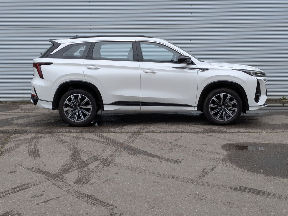 Changan CS75 Plus III Техно 2.0T/233 8AT Передний привод