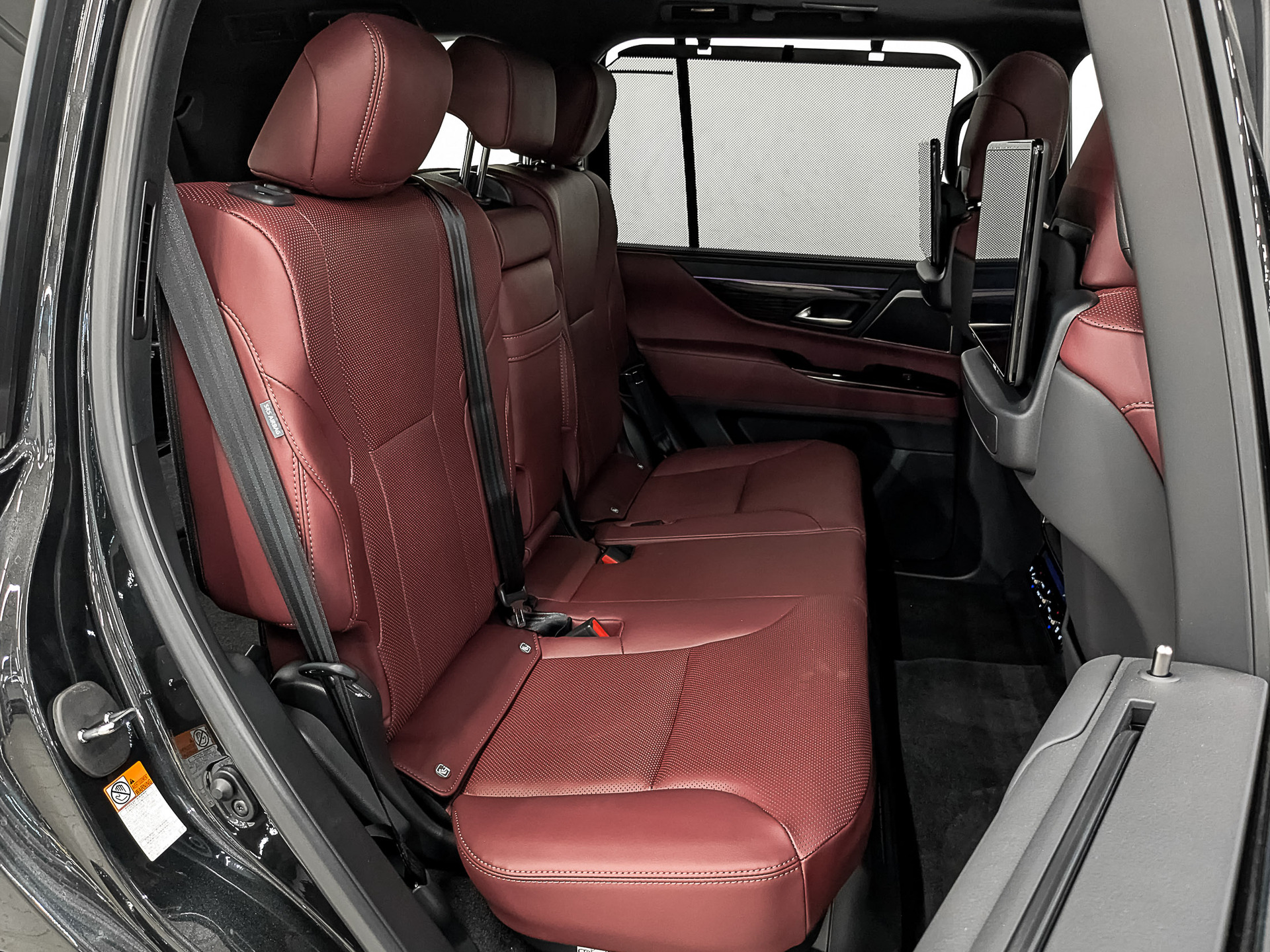 Фото Lexus LX 600 Urban 3.5T/415 10AT 7S