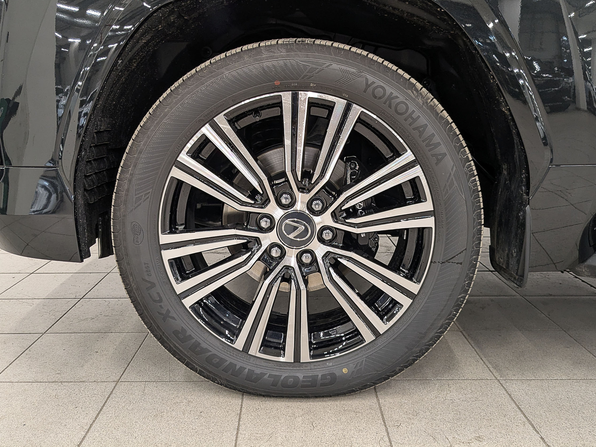 Фото Lexus LX 600 Urban 3.5T/415 10AT 7S