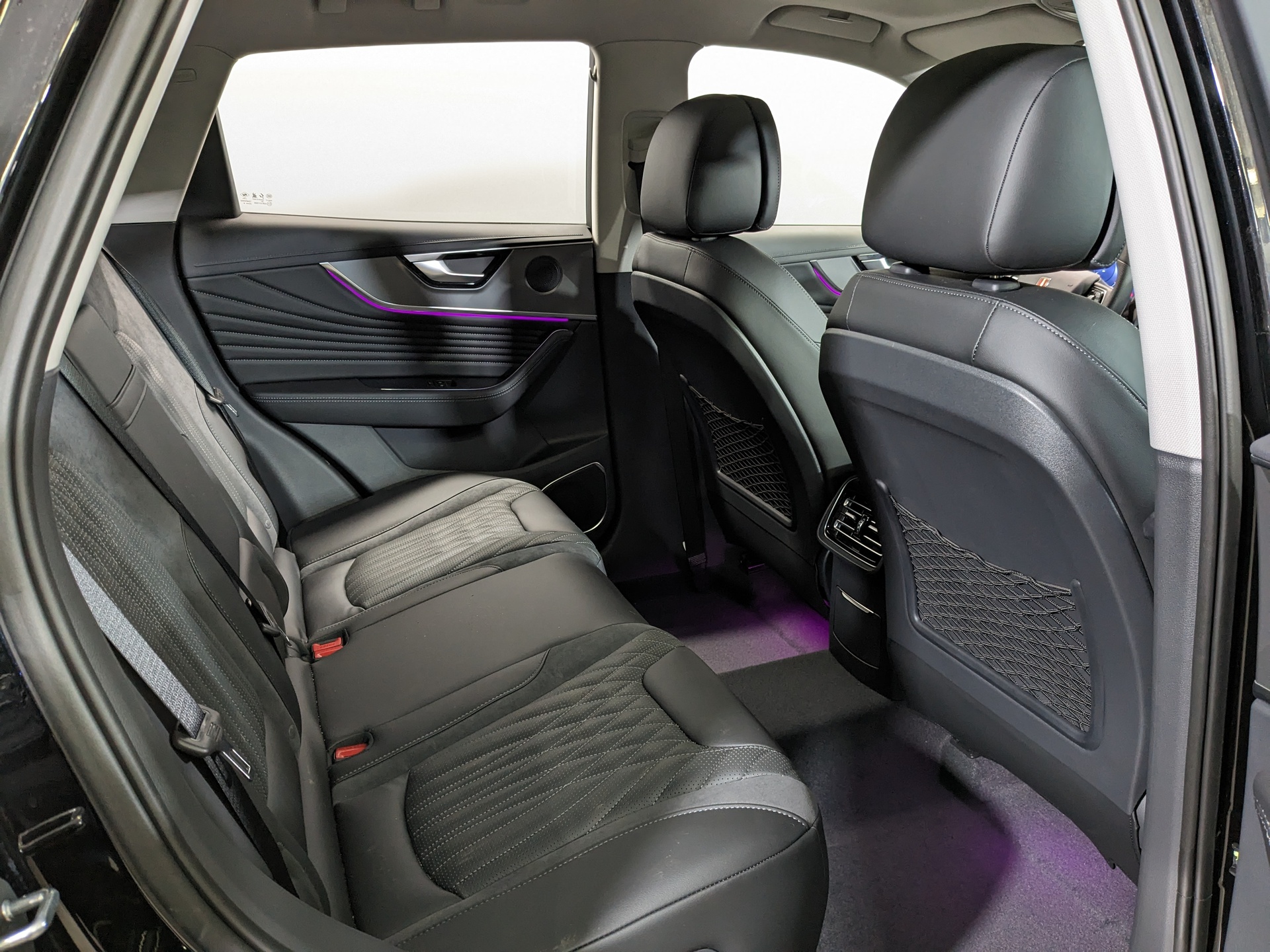 Фото Hongqi HS5 FL Comfort 2.0T/245 8AT 4WD
