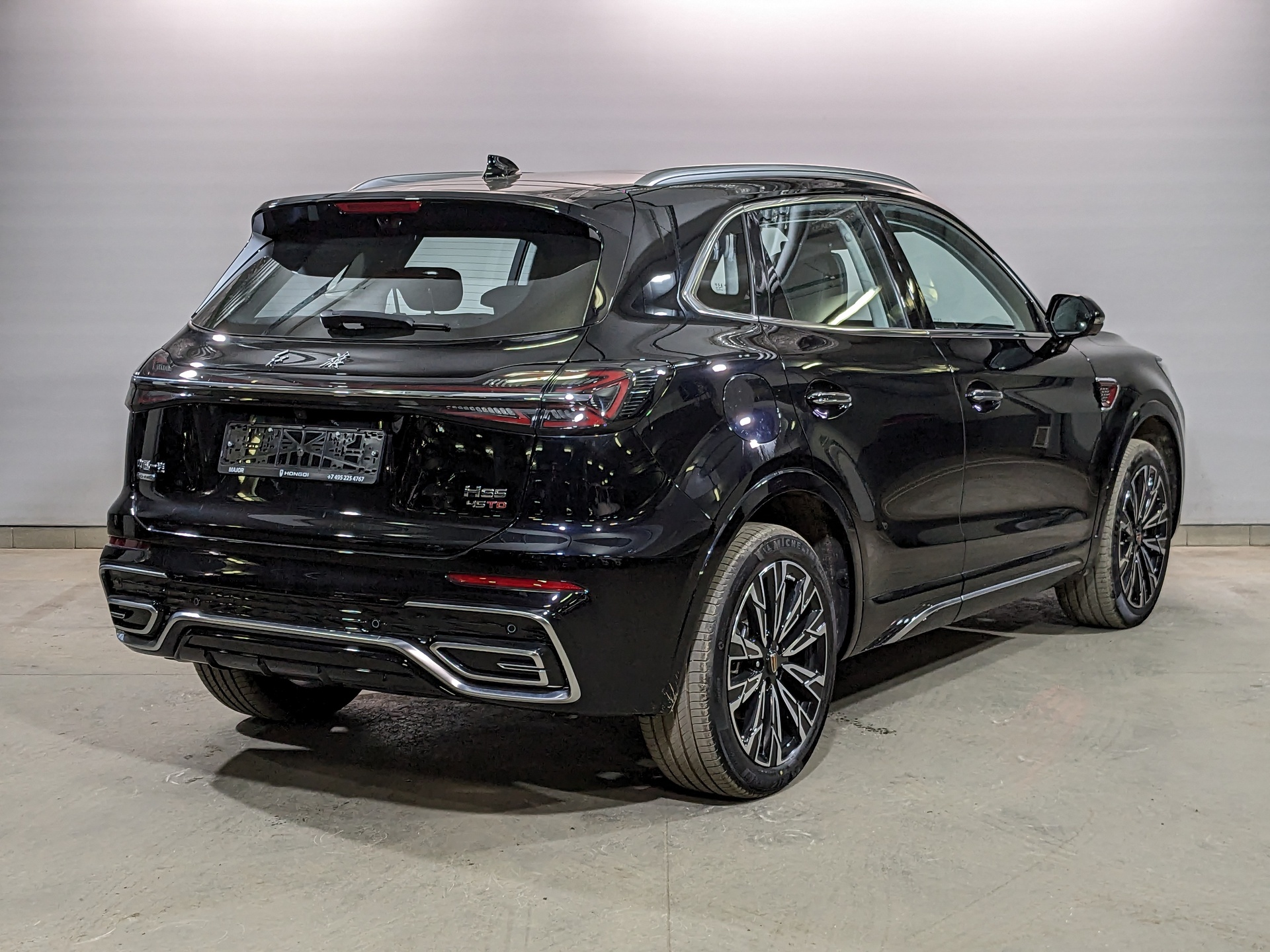 Фото Hongqi HS5 FL Comfort 2.0T/245 8AT 4WD
