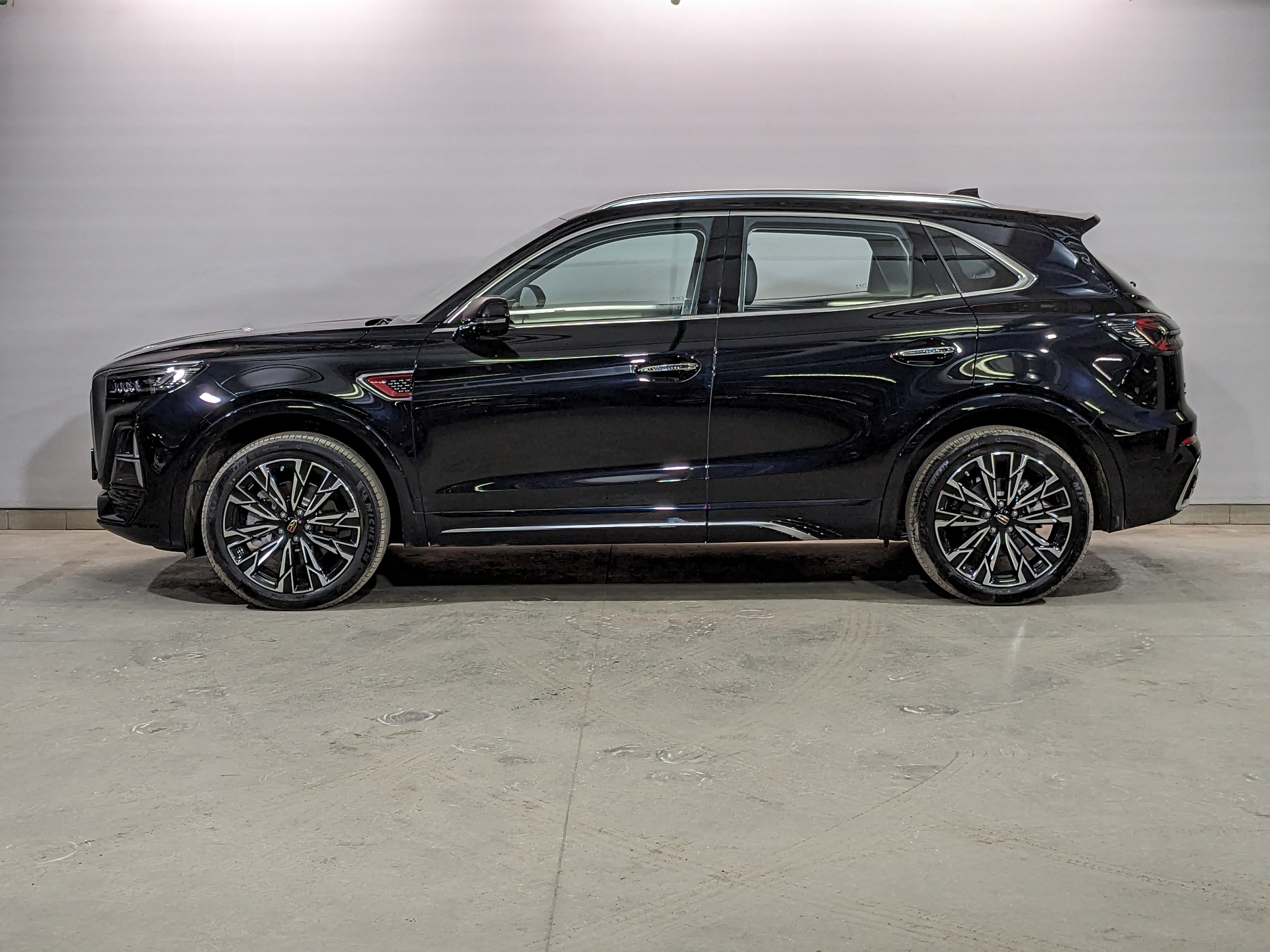 Фото Hongqi HS5 FL Comfort 2.0T/245 8AT 4WD