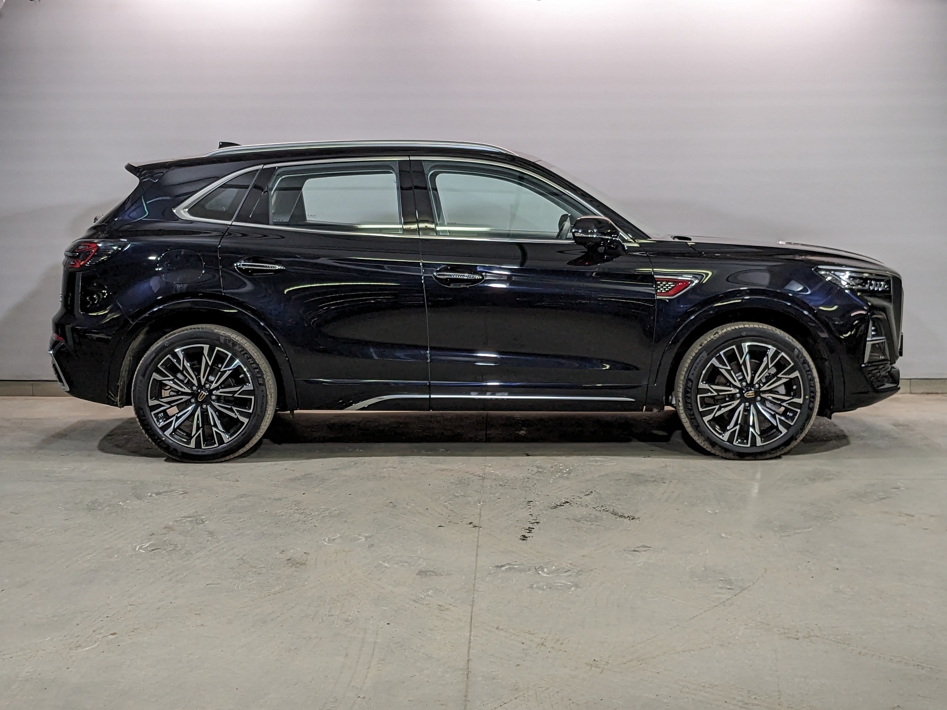 Фото Hongqi HS5 FL Comfort 2.0T/245 8AT 4WD