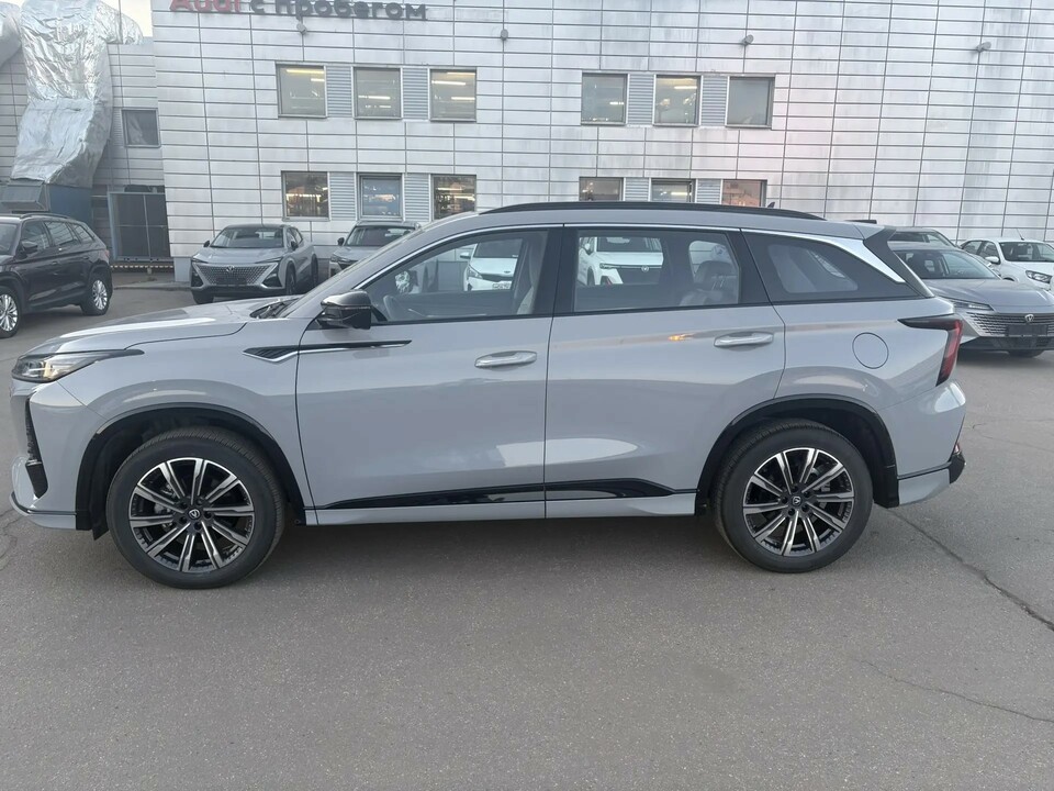 Changan CS75 Plus III Техно 2.0T/233 8AT Передний привод