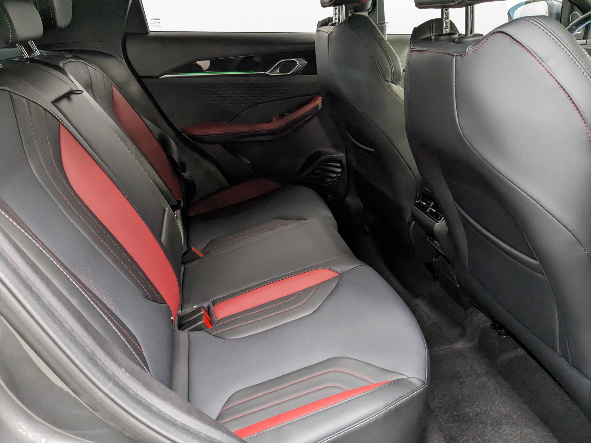 Фото Geely Coolray FL Flagship 1.5T/147 7RT