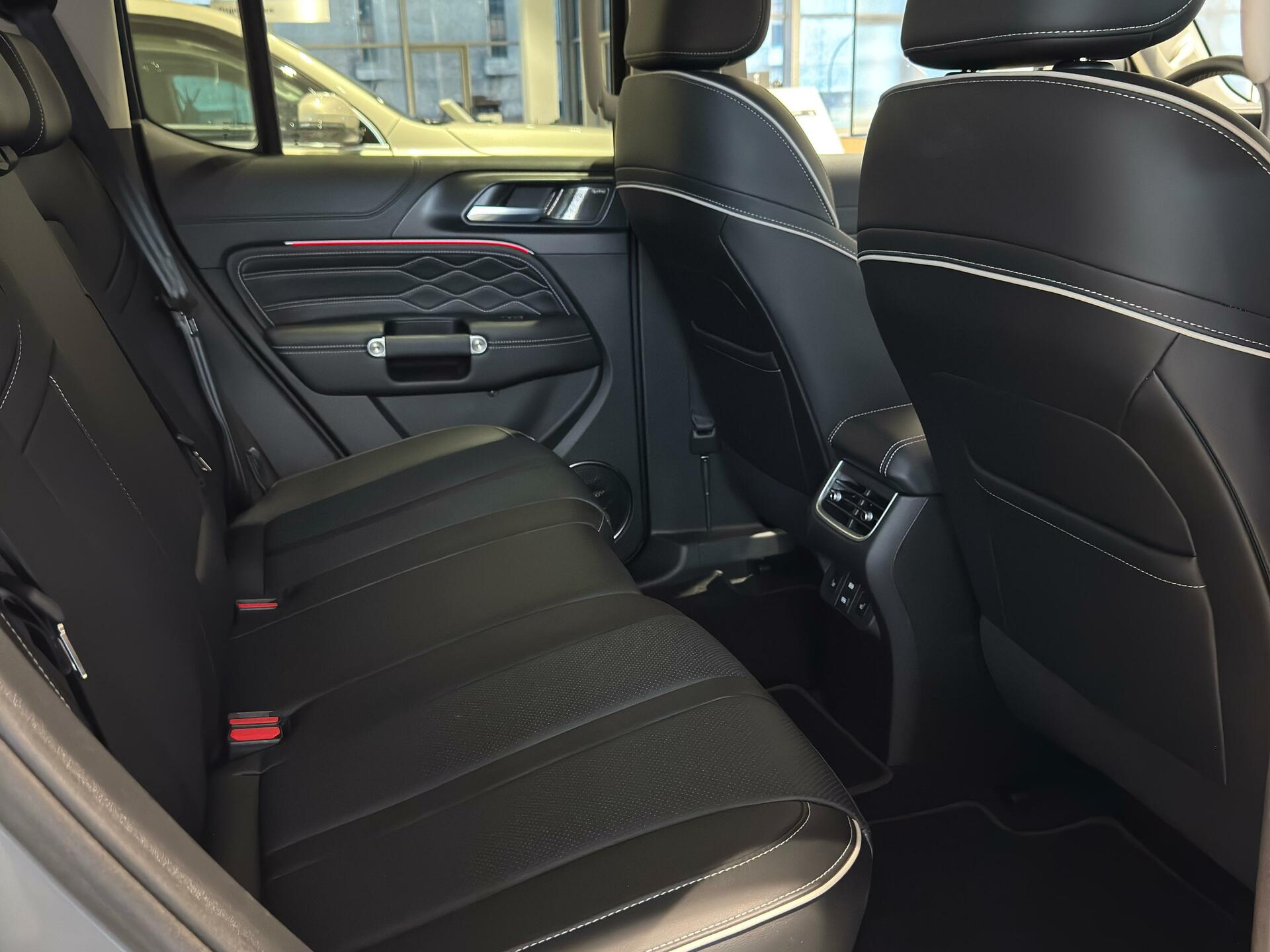 Фото Tank 300 Сити Премиум (City Premium) 2.0T/220 8AT 4WD