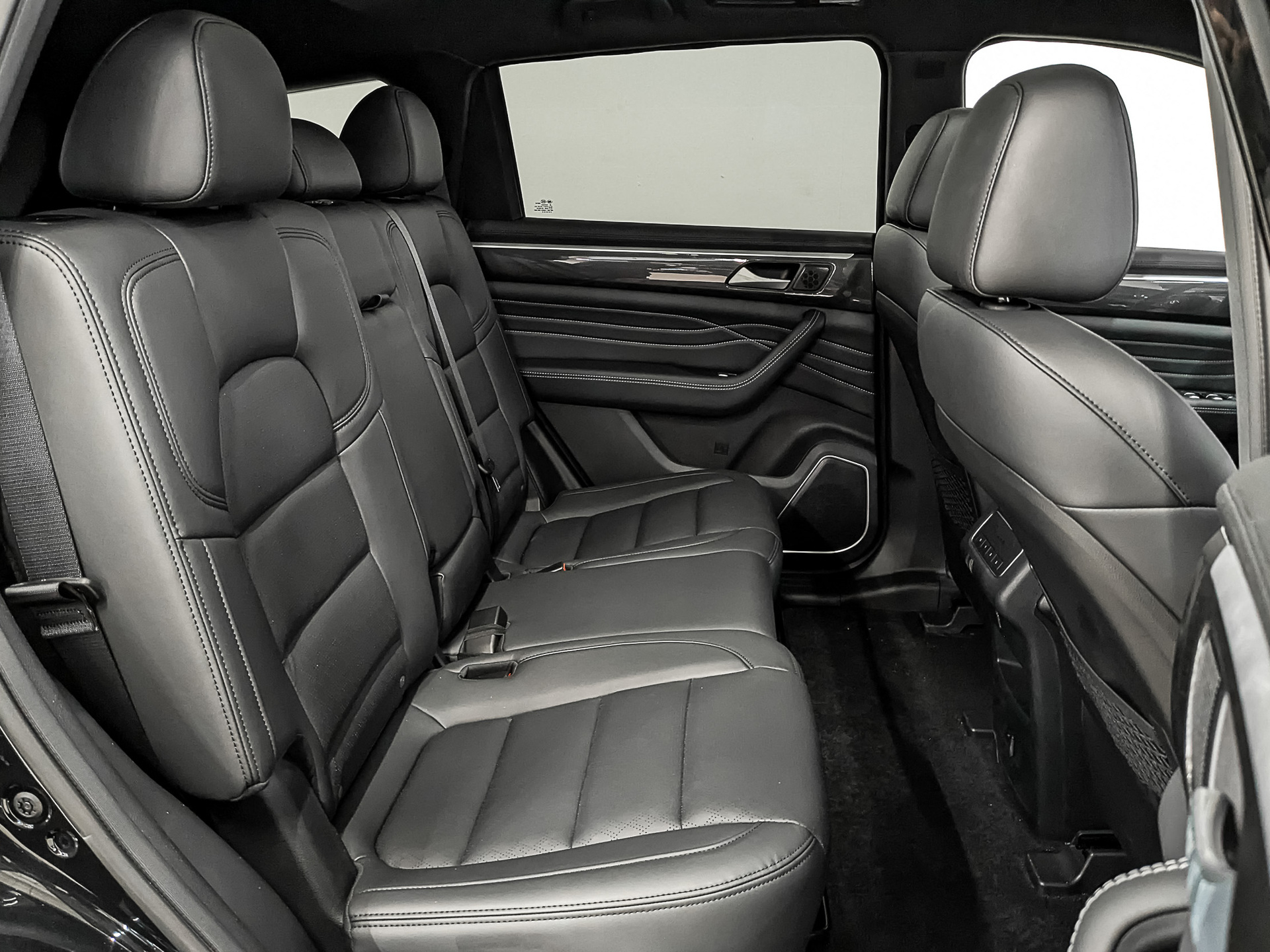 Фото DongFeng DFSK Fengon ix7 Luxury 2.0T/220 6AT 4WD