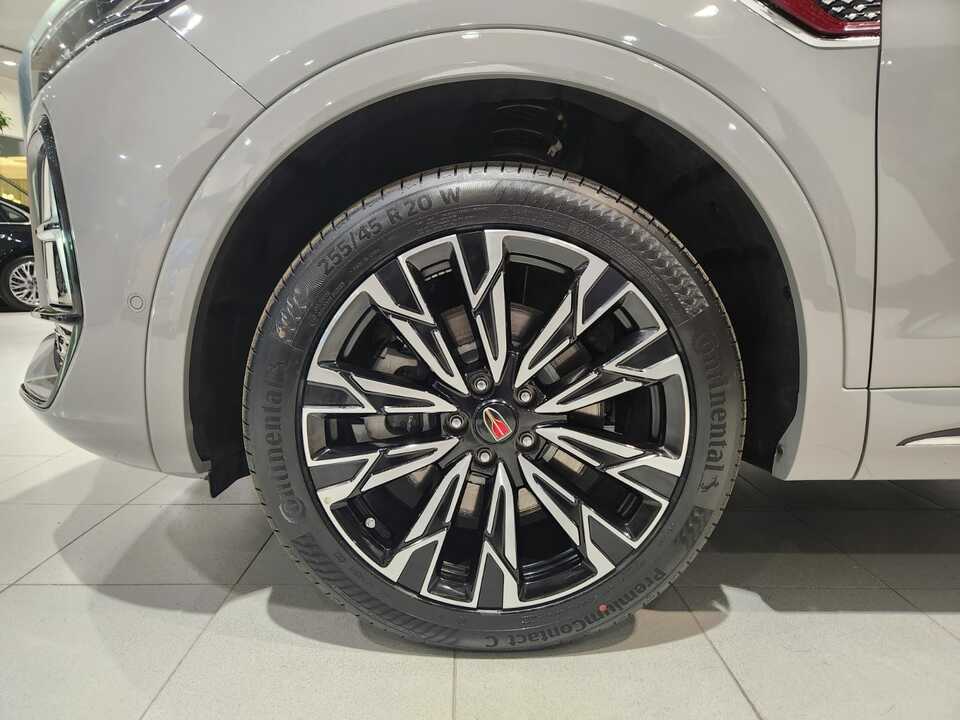 Hongqi HS5 FL Comfort 2.0T/245 8AT 4WD