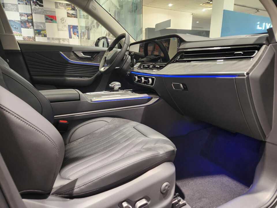 Hongqi HS5 FL Comfort 2.0T/245 8AT 4WD