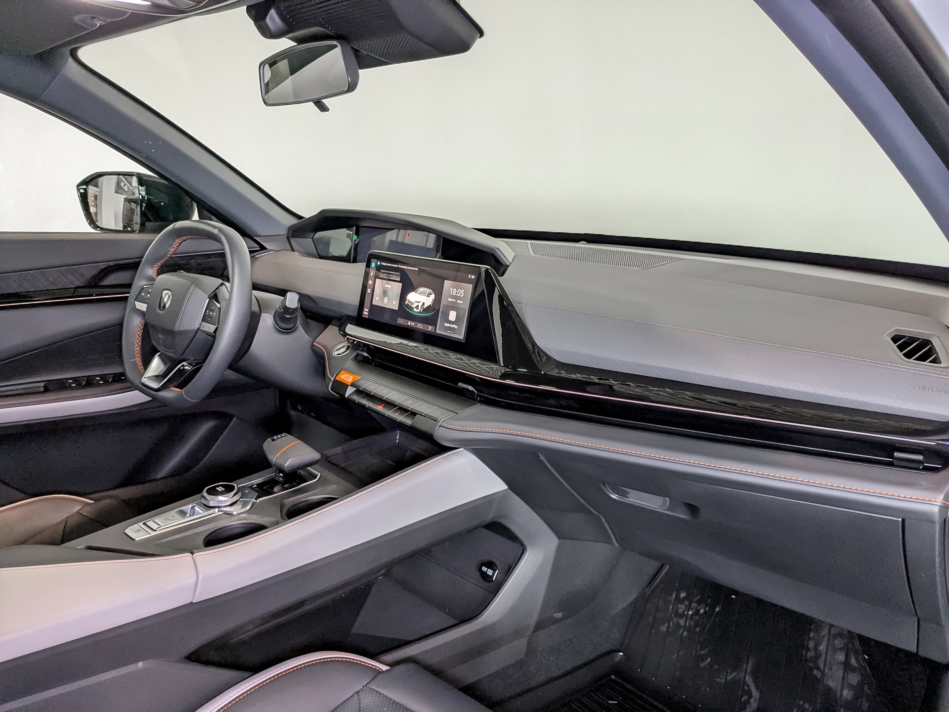 Фото Changan UNI-V Техно 1.5T/181 7RT 5L