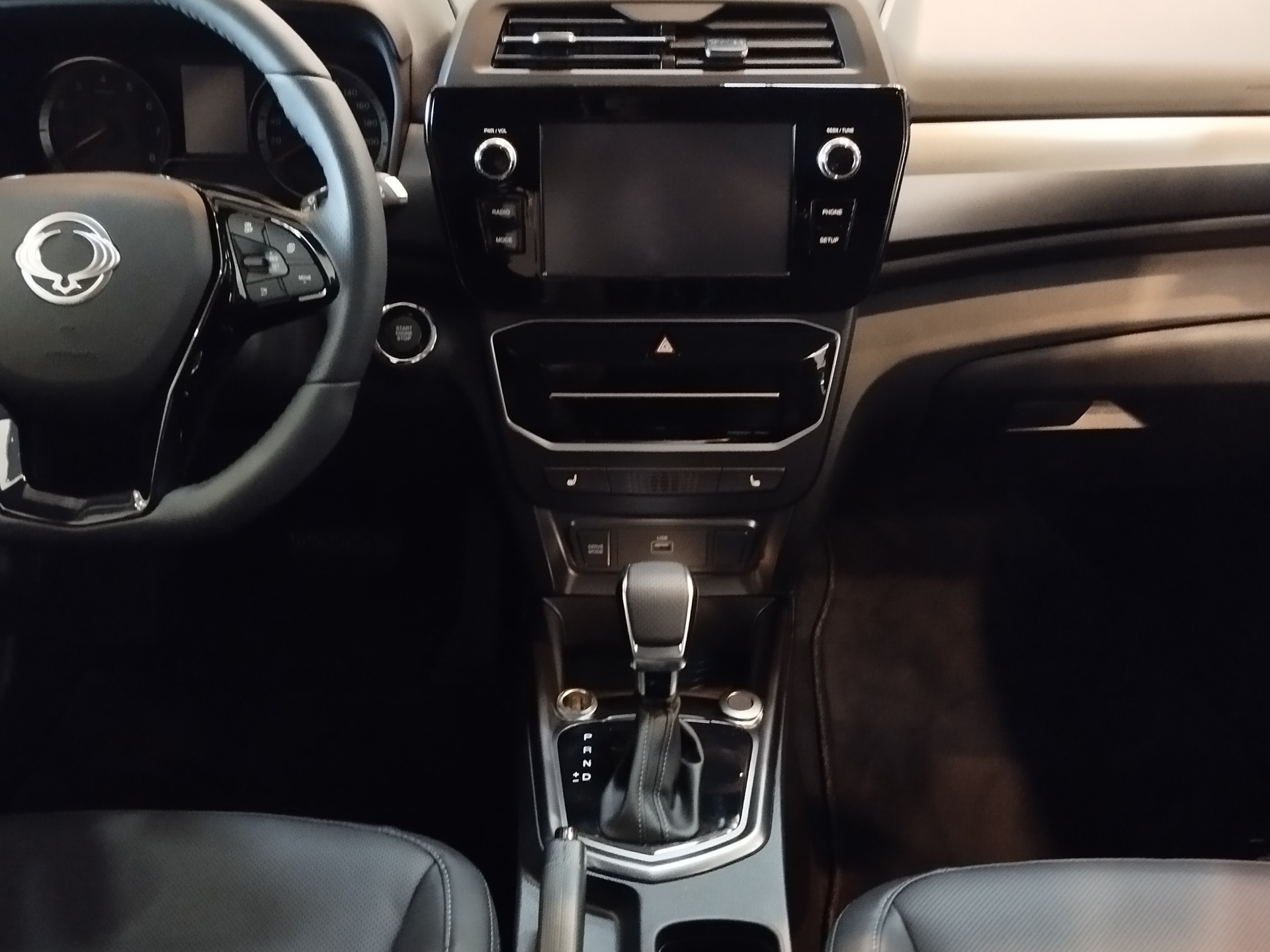 Фото KGM Tivoli Icon 1.5T/163 6AT 2WD