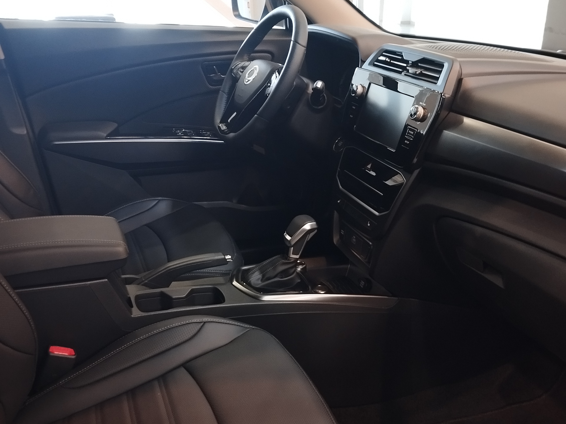 Фото KGM Tivoli Icon 1.5T/163 6AT 2WD