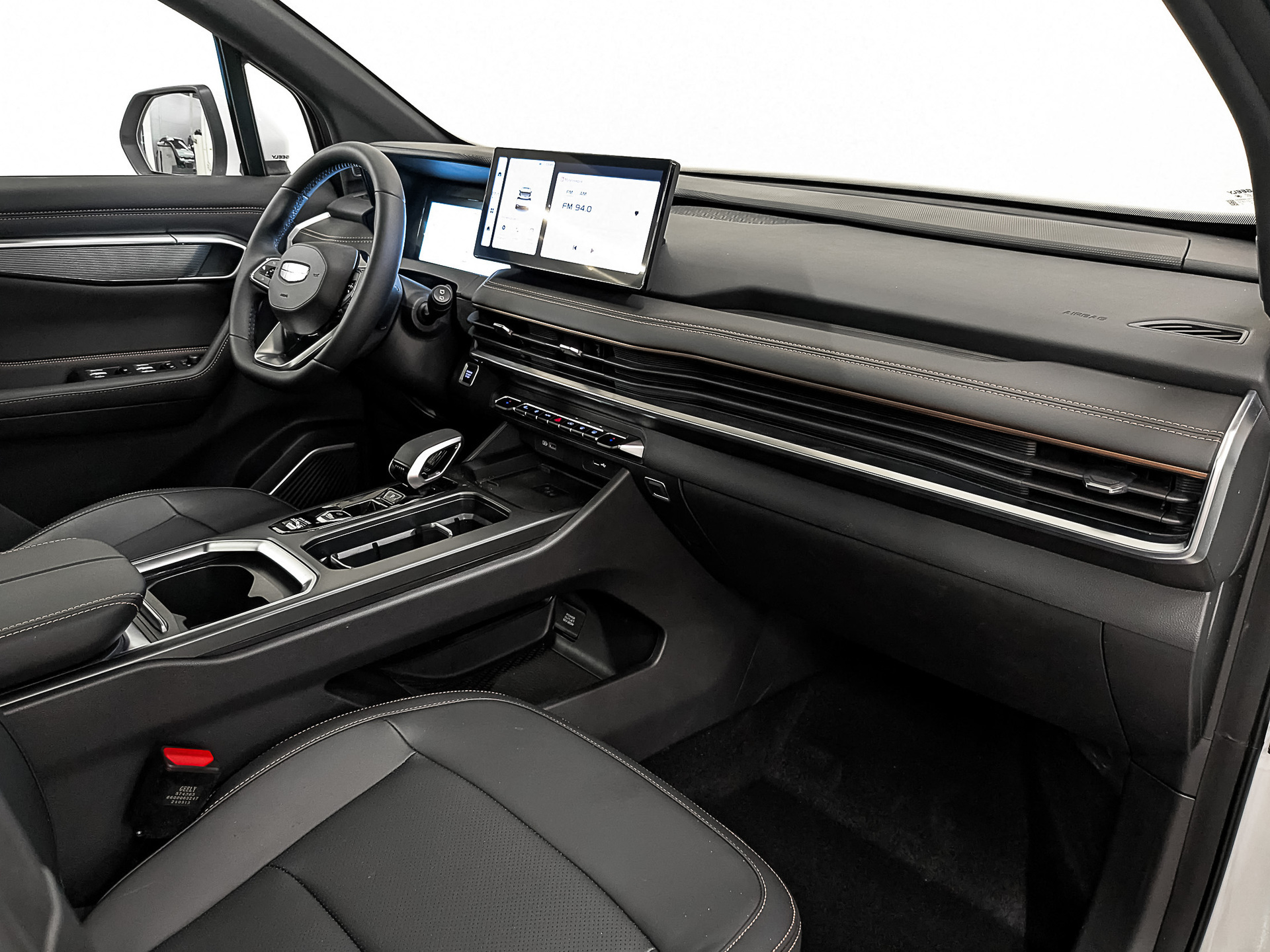 Фото Geely Okavango Flagship 2.0T/200 7RT 2WD