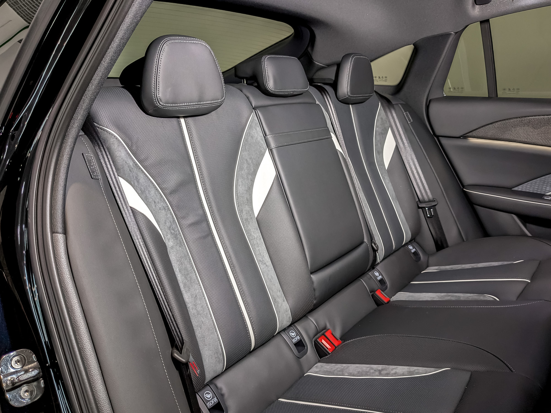 Фото Hongqi H6 Deluxe 2.0T/245 8AT 5L