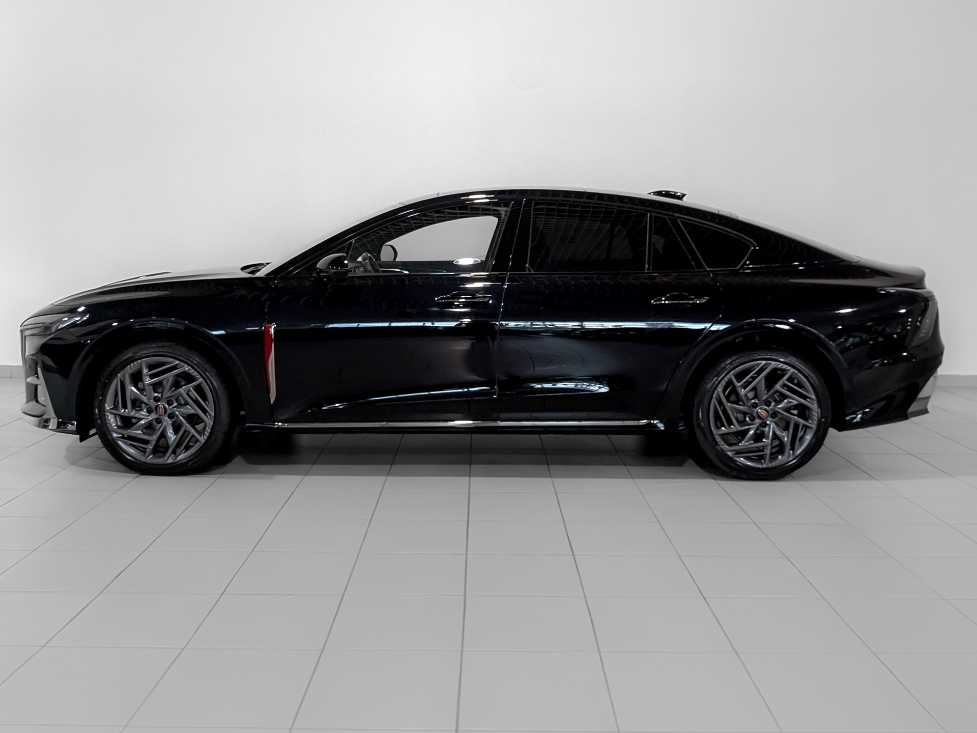 Фото Hongqi H6 Deluxe 2.0T/245 8AT 5L