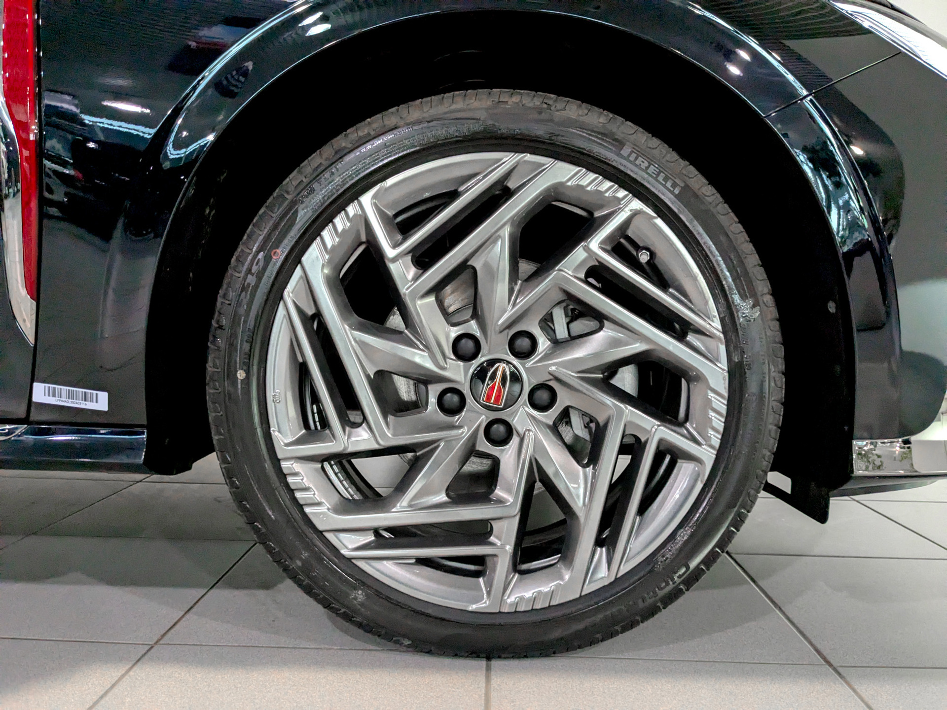 Фото Hongqi H6 Deluxe 2.0T/245 8AT 5L