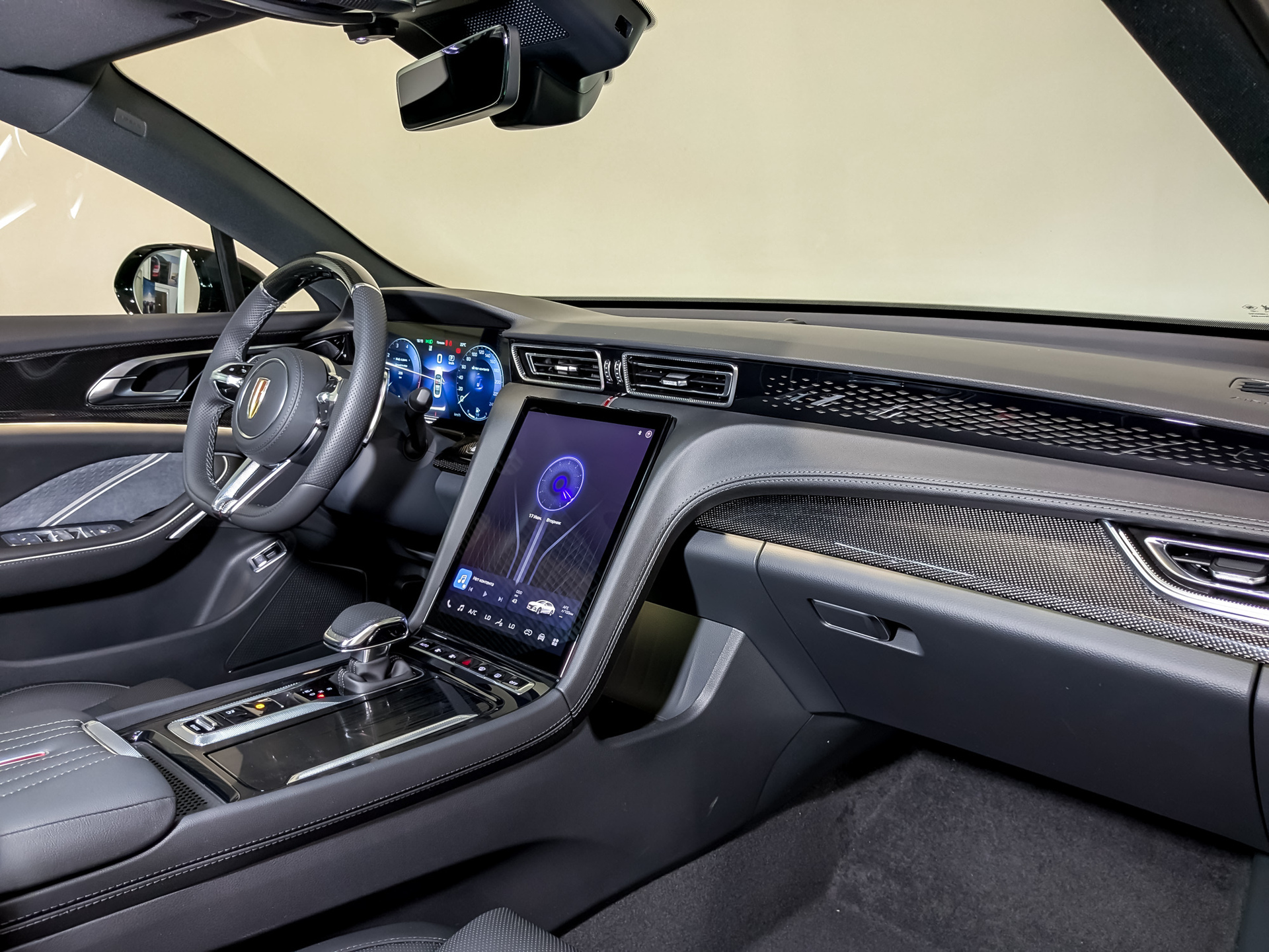 Фото Hongqi H6 Deluxe 2.0T/245 8AT 5L