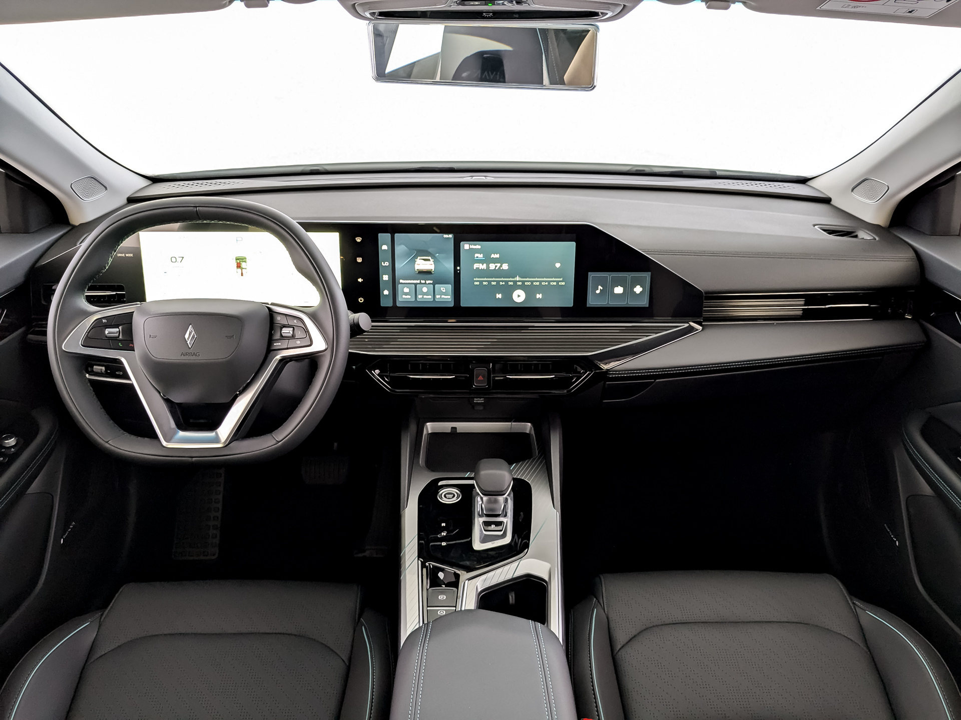 Фото Livan S6 Pro Premium 1.5T/147 7RТ 4D